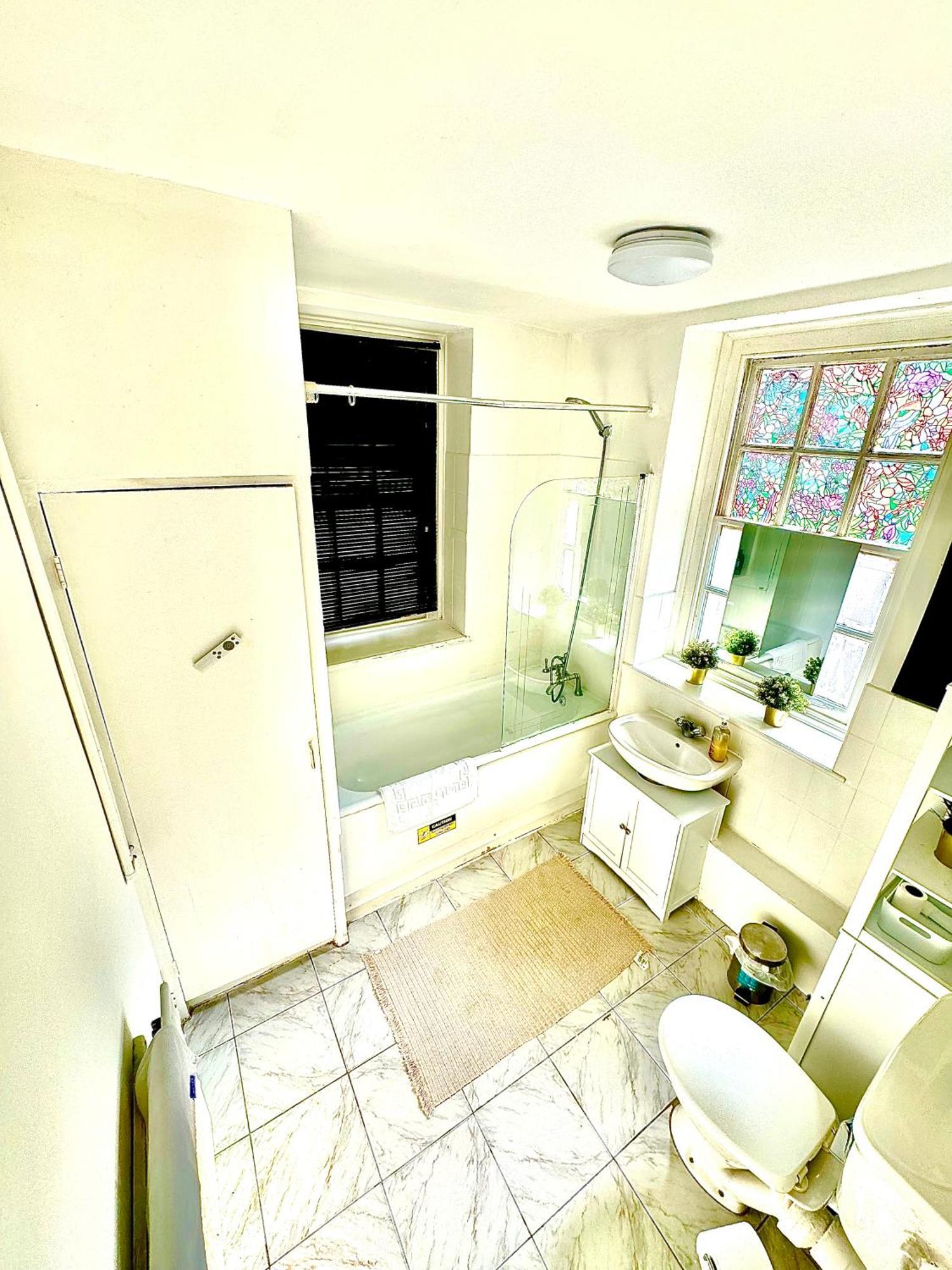 Pensión Comfy Private Bedrooms In Heart Of Londres