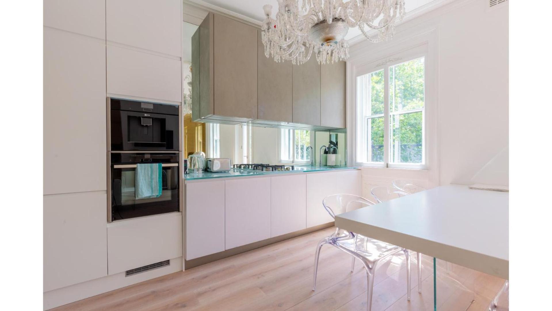 Lavish 1bd By Hyde Park Apartment *