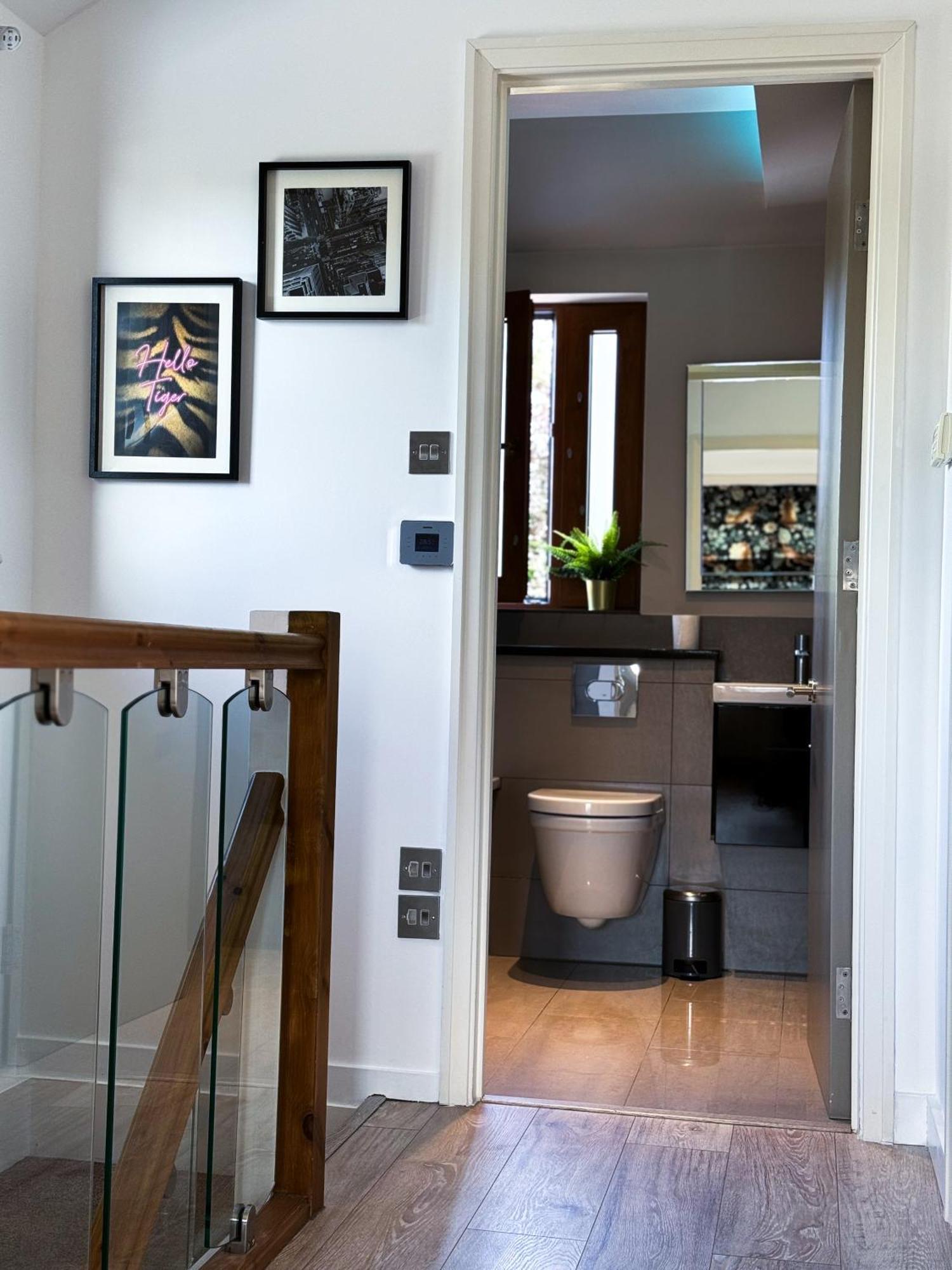 Vakantiehuis Luxurious 3bed House With Bath & Garden *