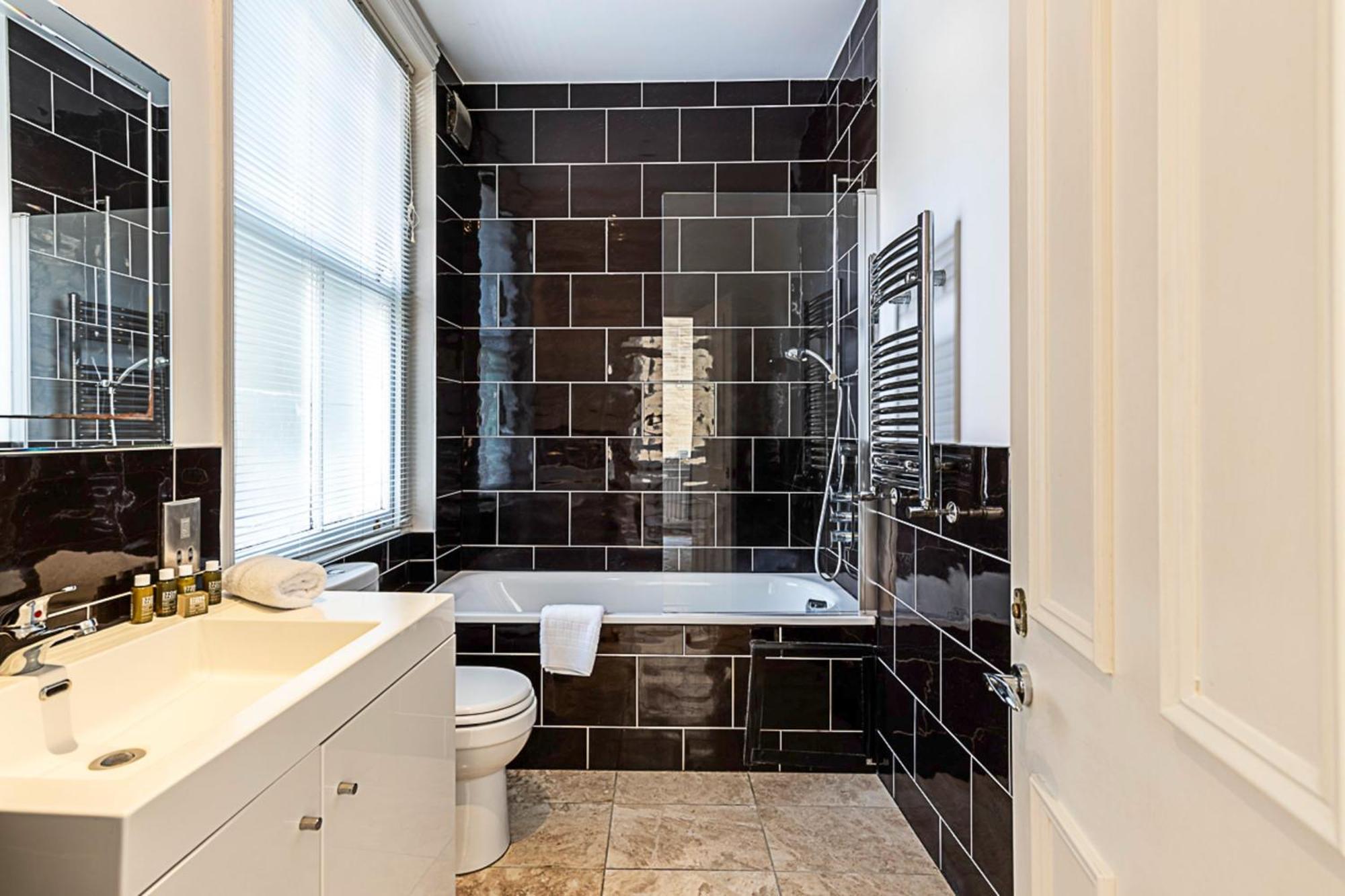 Apartamento Kensington Tranquility Elegant Two-bed Retreat