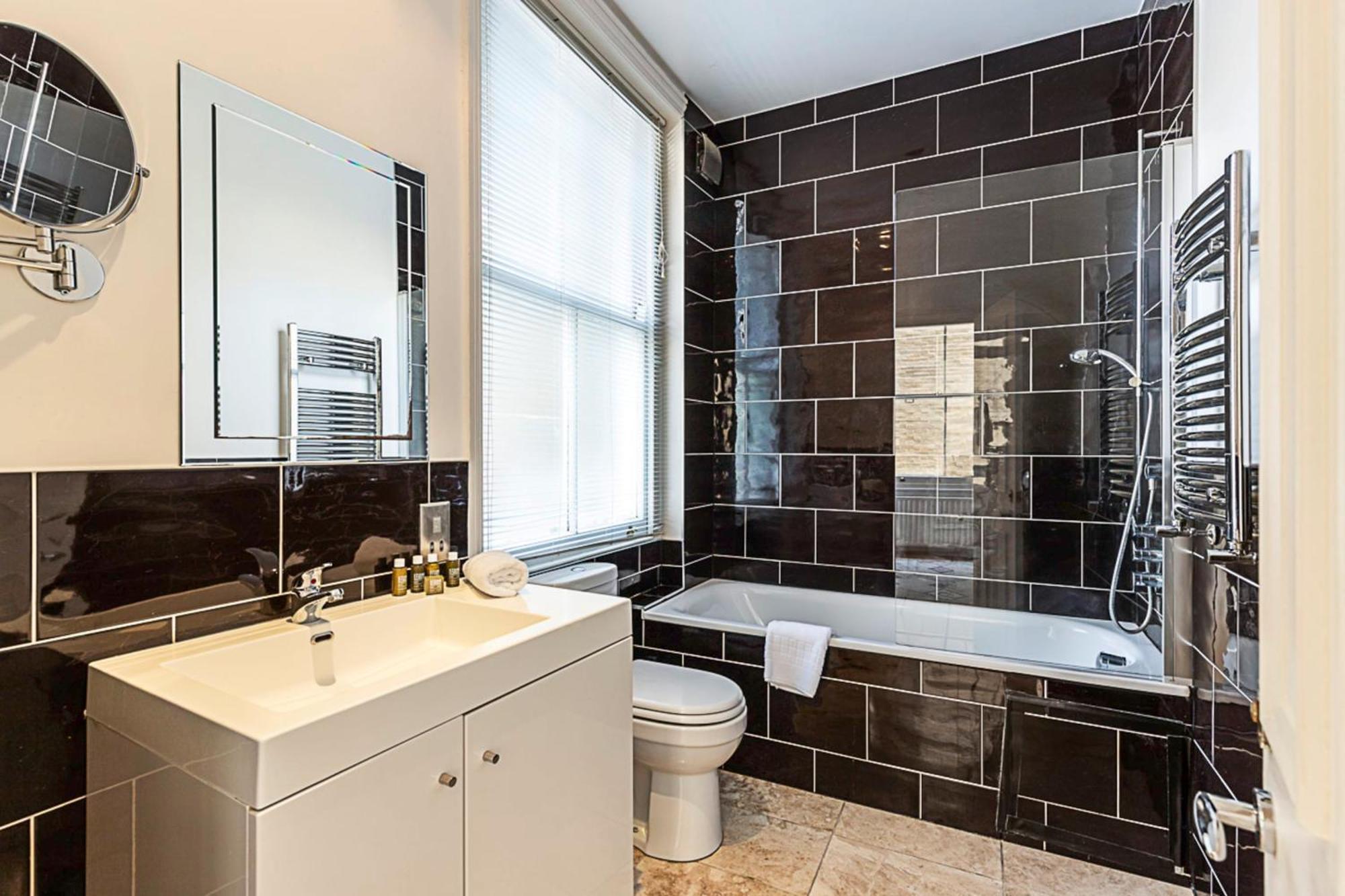 Kensington Tranquility Elegant Two-bed Retreat * Londres