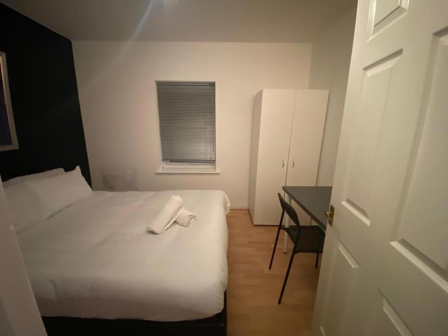 Leilighet ✰free Private Parking✰80s Retro 1bedroom Serviced Canary Wharf Perfect For Families Business & Leisure Guests
