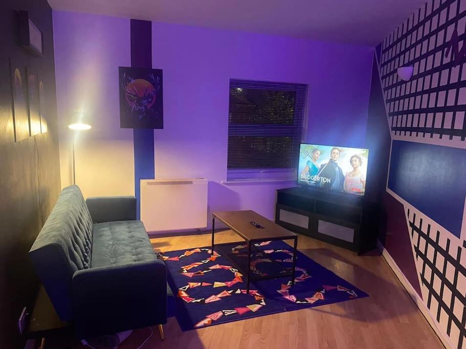 ✰free Private Parking✰80s Retro 1bedroom Serviced Canary Wharf Perfect For Families Business & Leisure Guests Leilighet