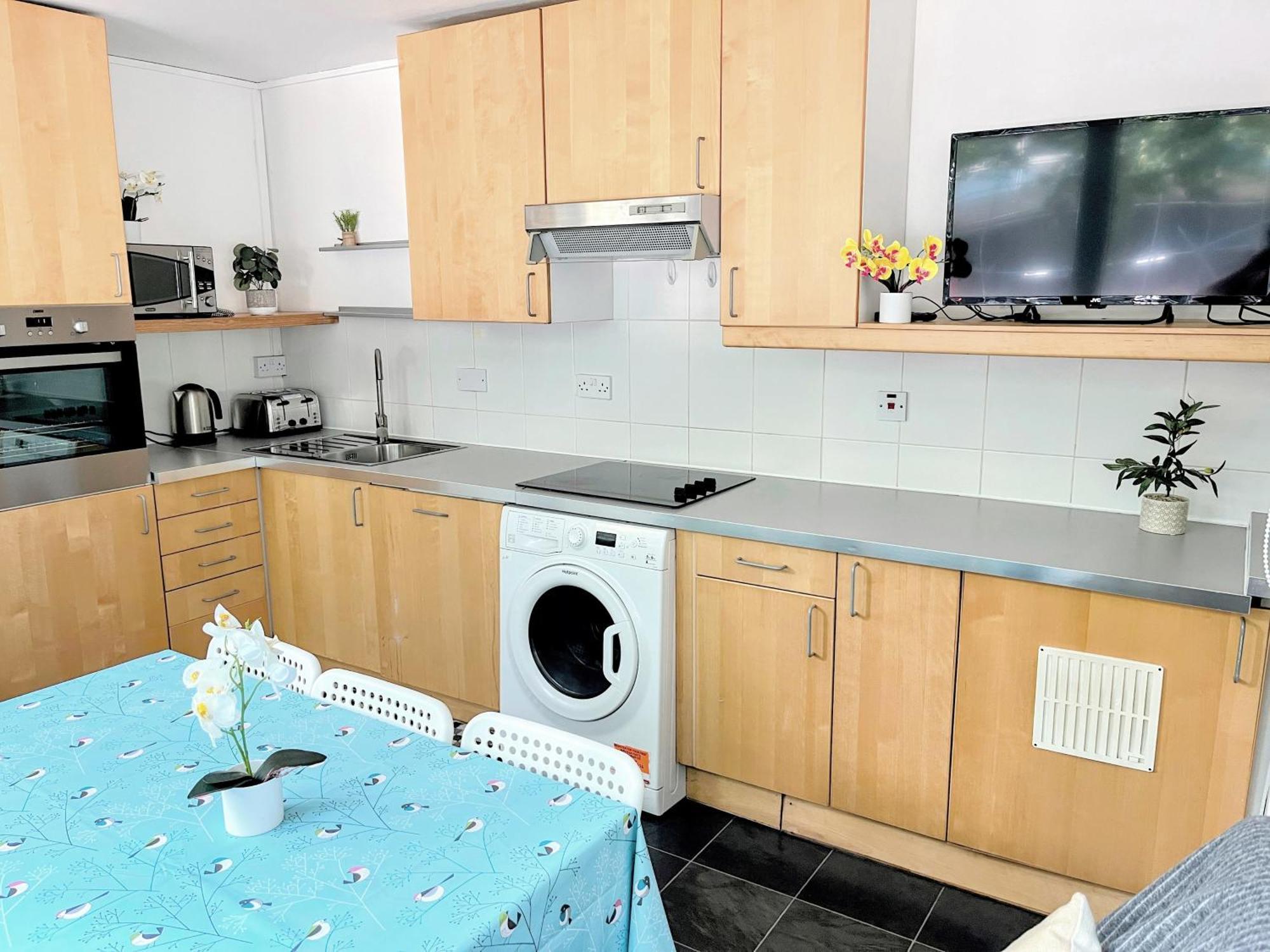 Delightful Large Apt. Fitzrovia W1 Near Oxford St Apartment