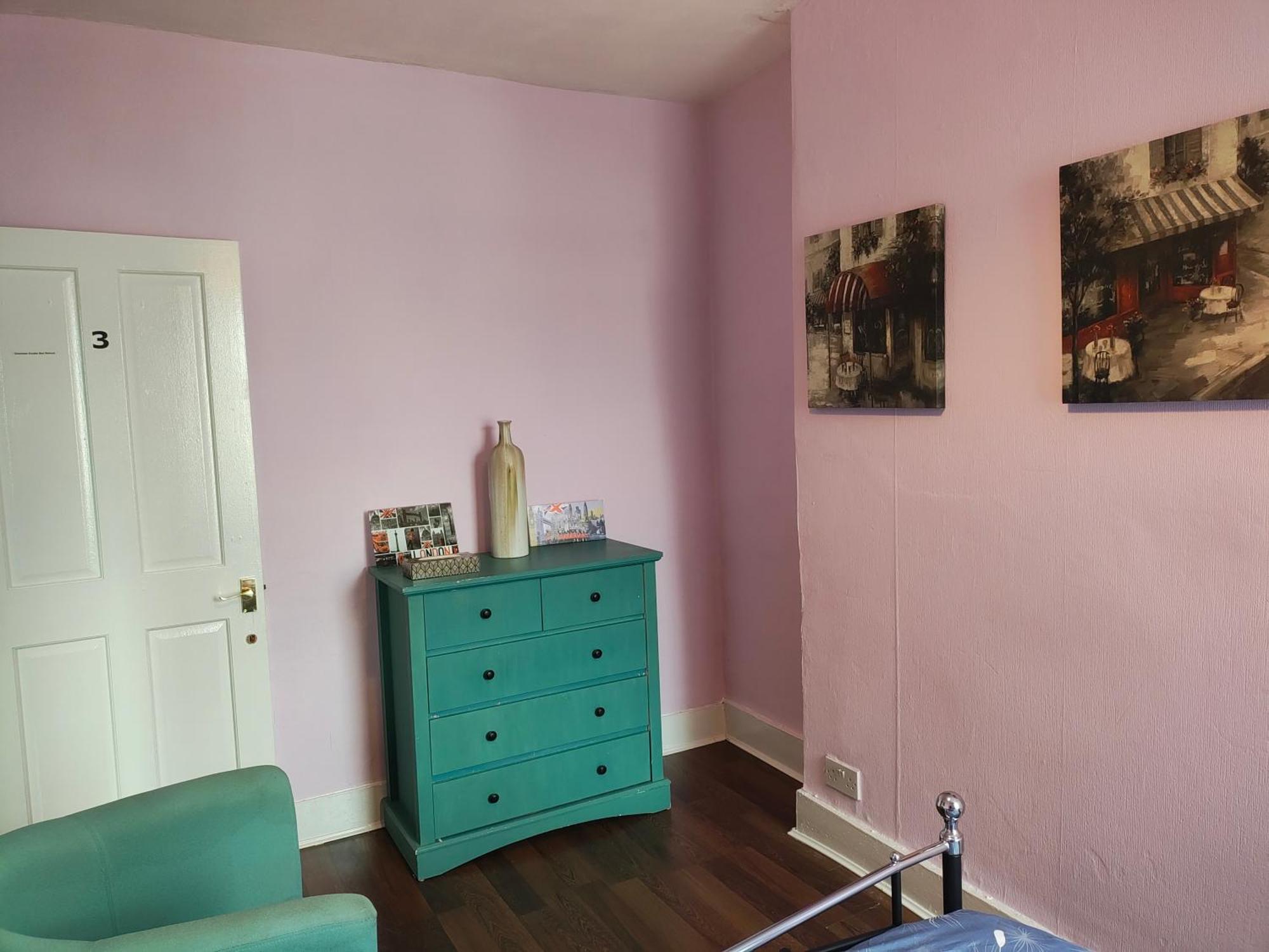 Charming Double Bed Retreat Guest house London