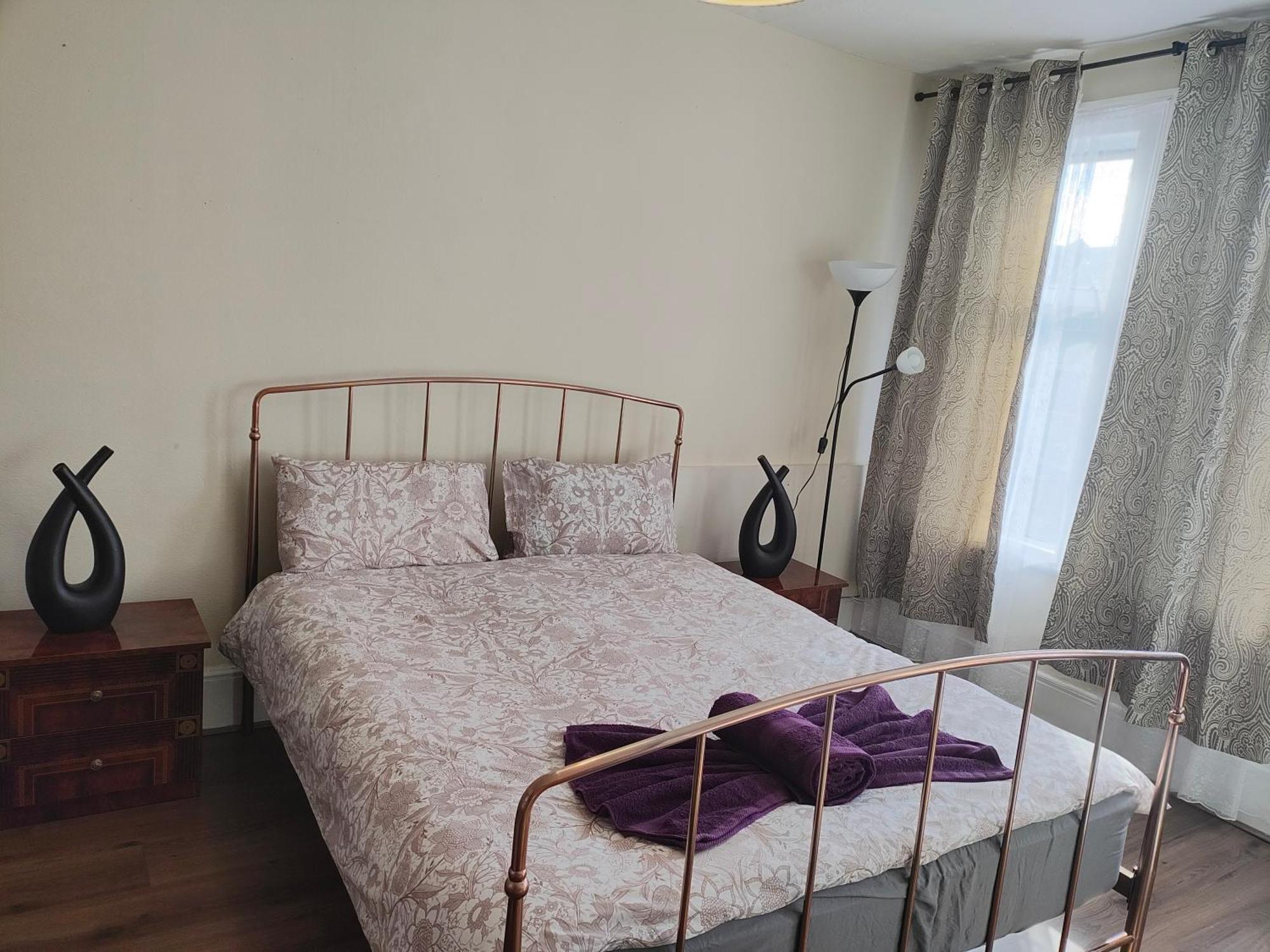 Elegant King Bed Get Away Gjestgiverier