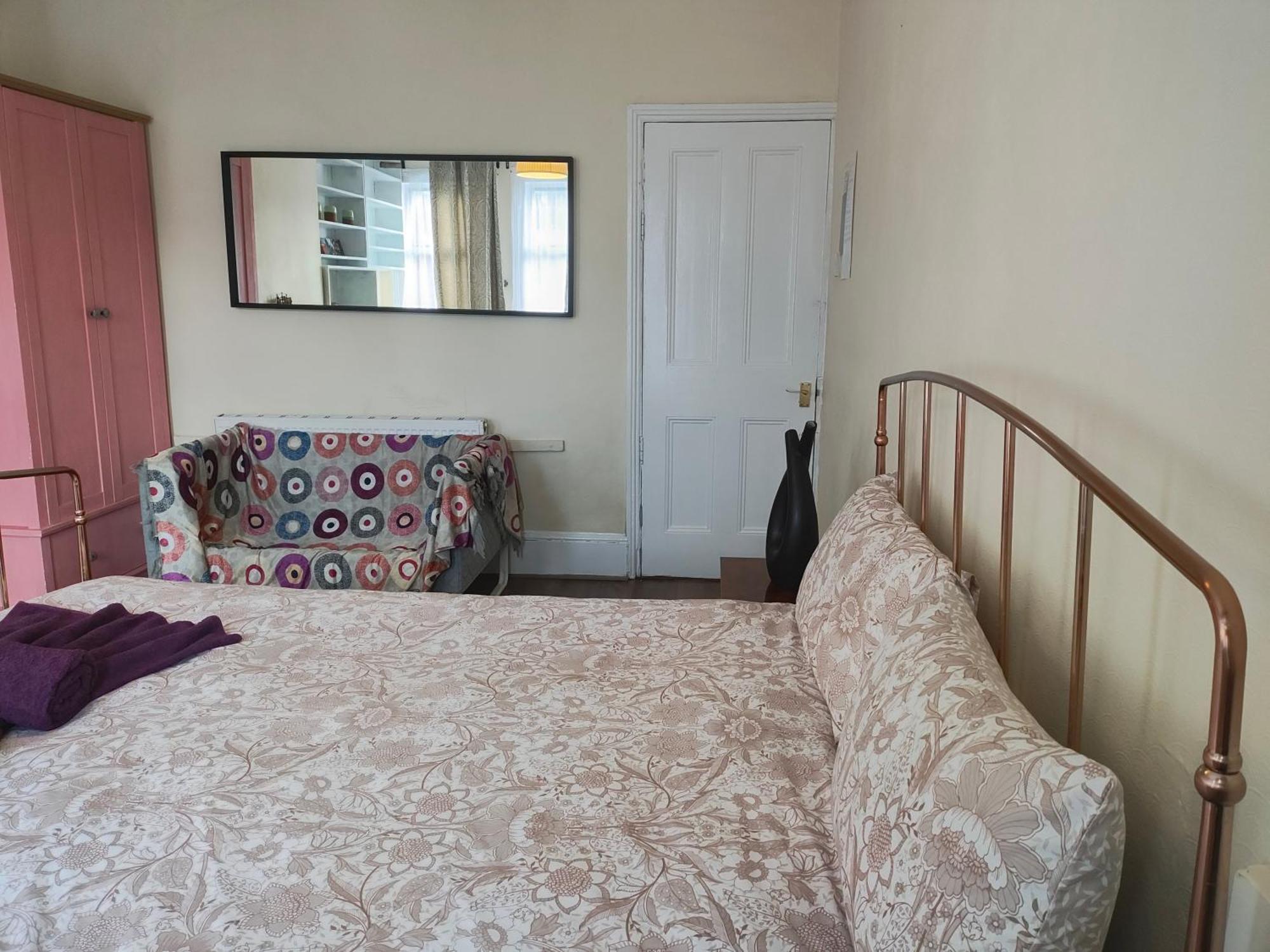 Gjestgiverier Elegant King Bed Get Away