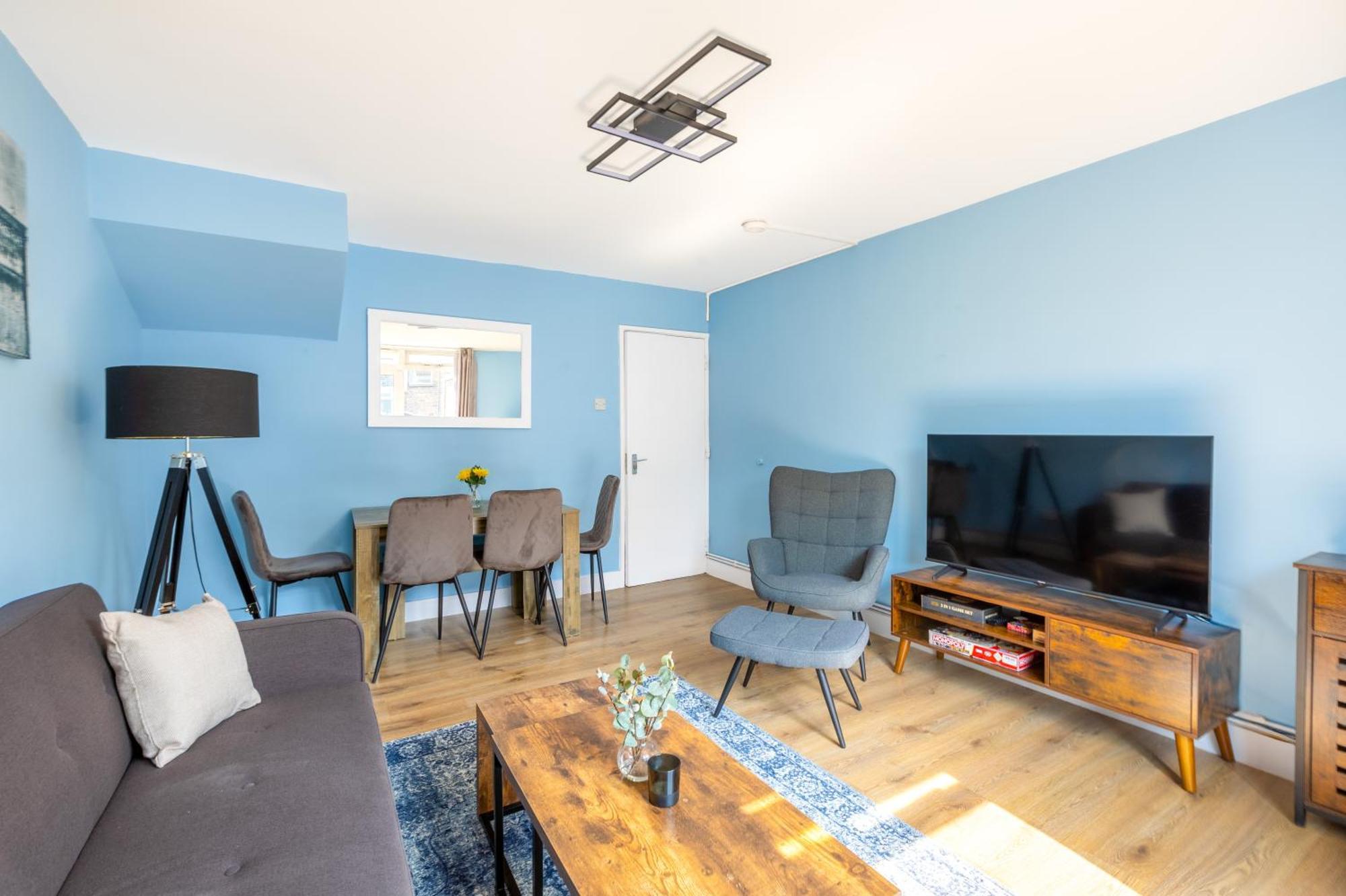 Magnificent 3br With Balcony Appartement Londen