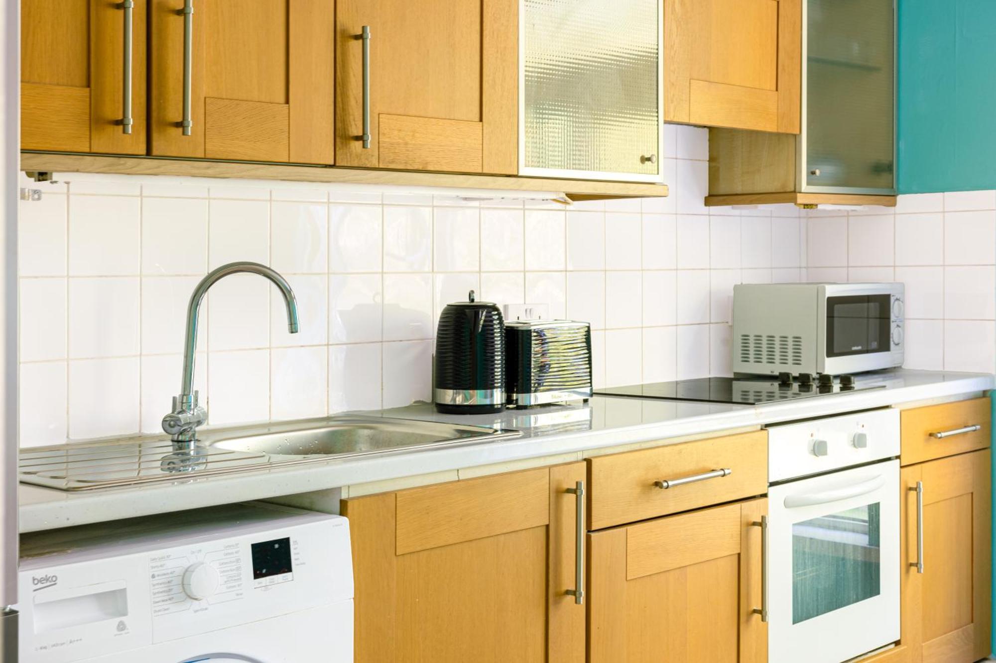 Appartement Magnificent 3br With Balcony Londen