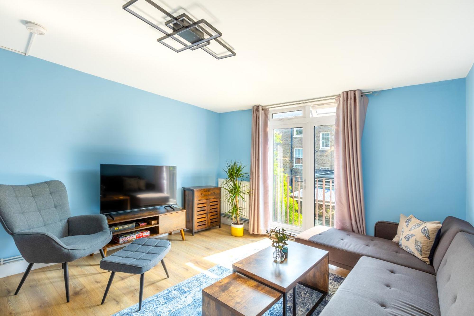 Appartement Magnificent 3br With Balcony Londen