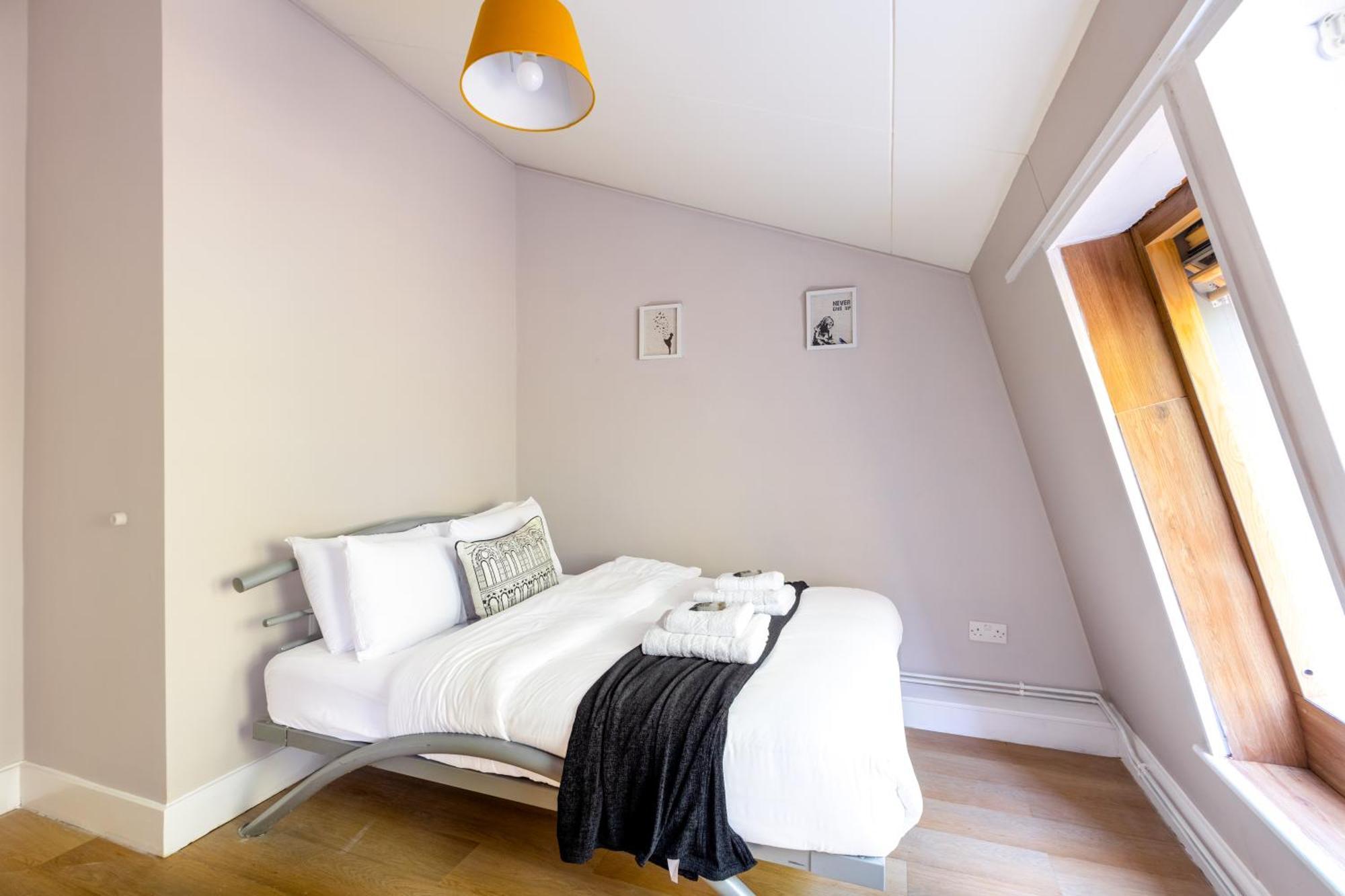 Magnificent 3br With Balcony Londen