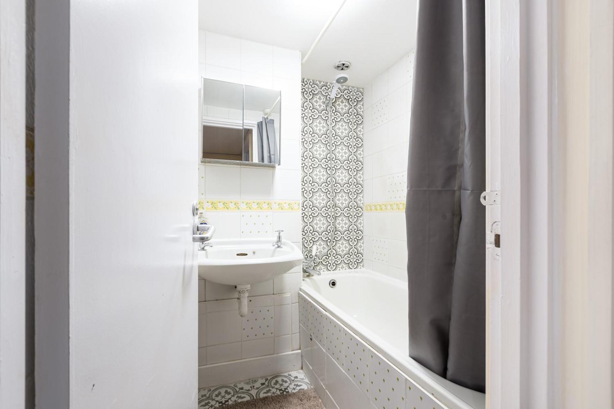 Magnificent 3br With Balcony Appartement Londen