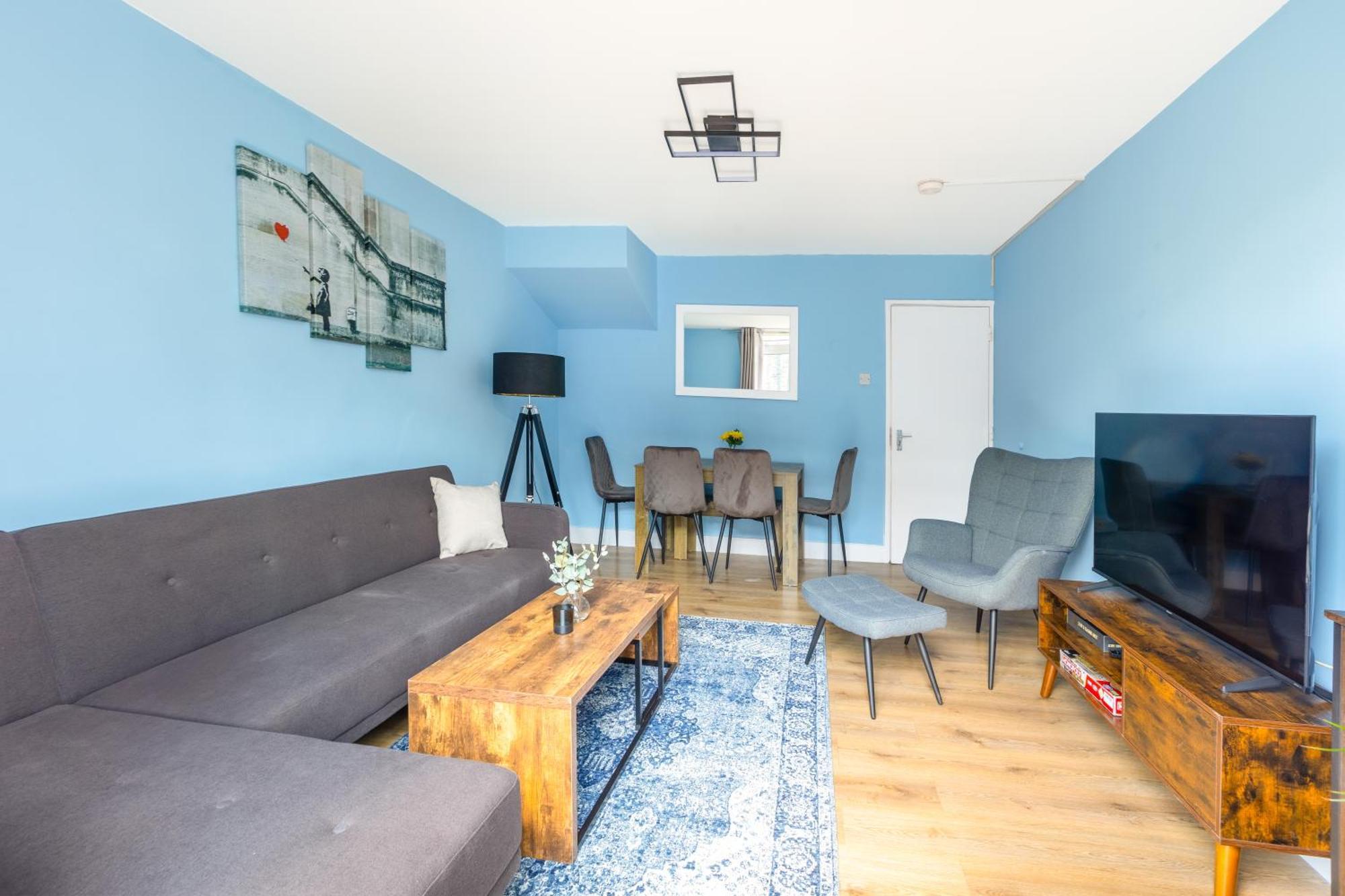 Magnificent 3br With Balcony Londen