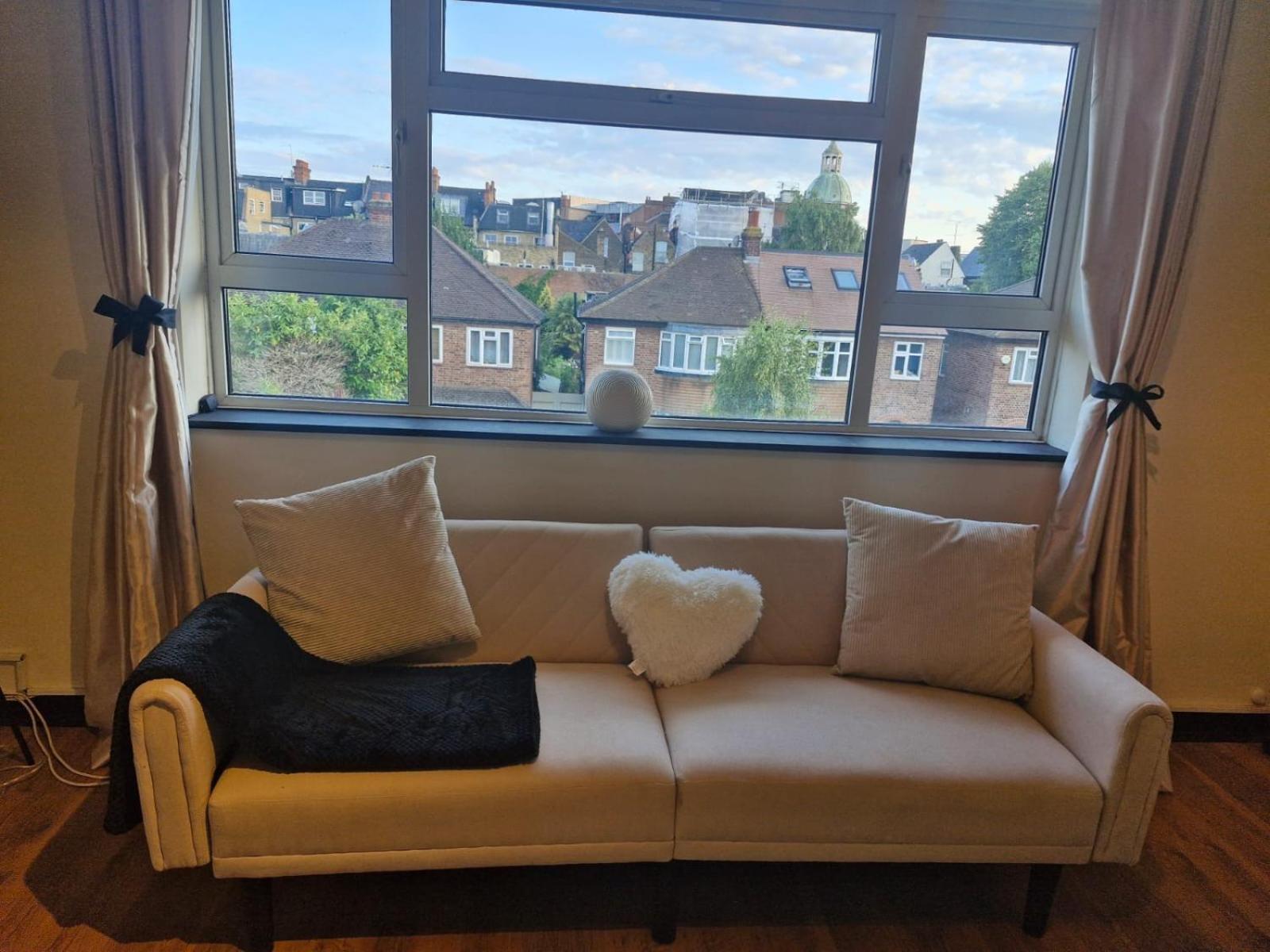 Elegant & Spacious 2-bedroom In Wimbledon Leilighet *