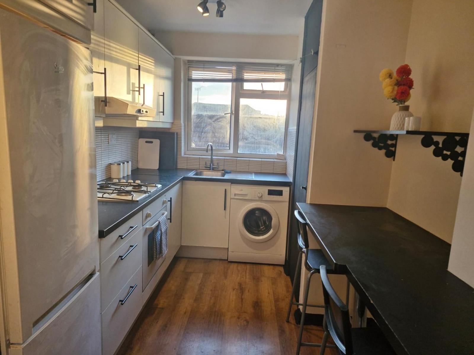 Elegant & Spacious 2-bedroom In Wimbledon London