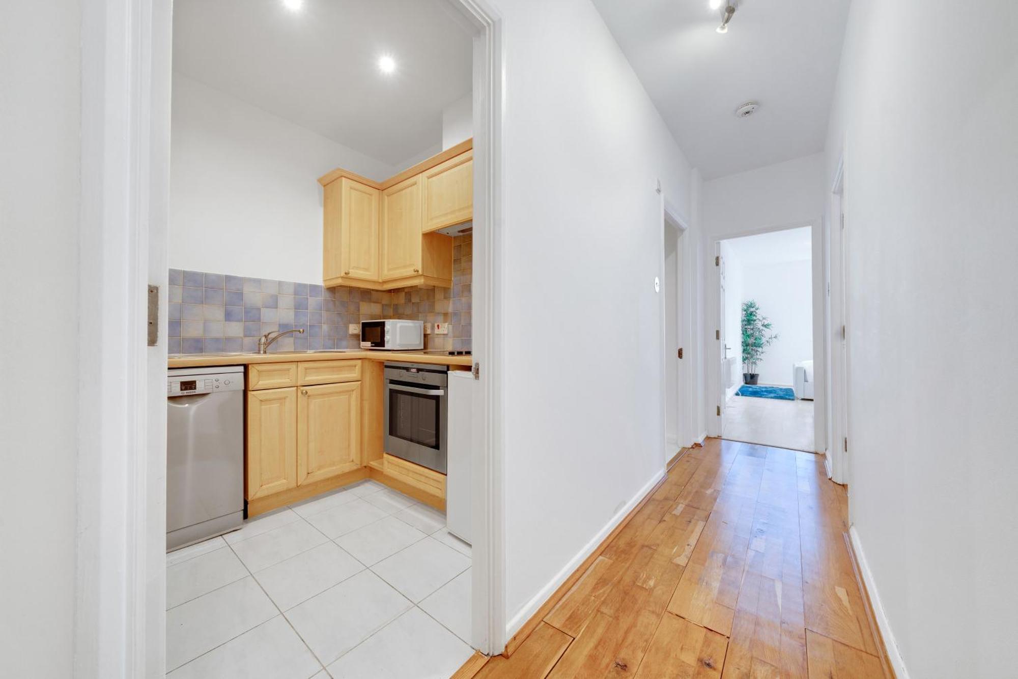 Spacious Two Bedroom Private In Tower Bridge Bridge Apartment