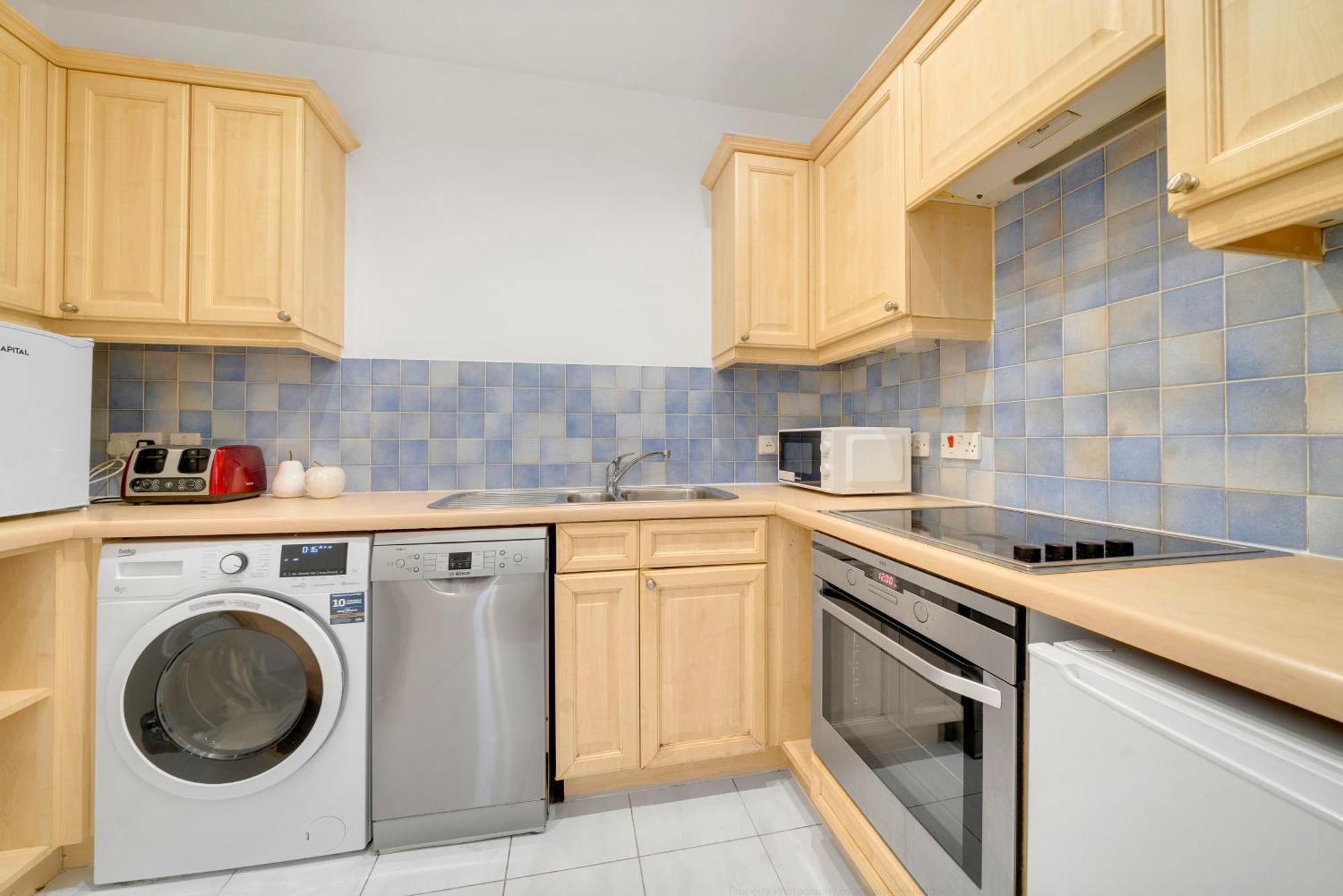 Spacious Two Bedroom Private In Tower Bridge Bridge Apartment London