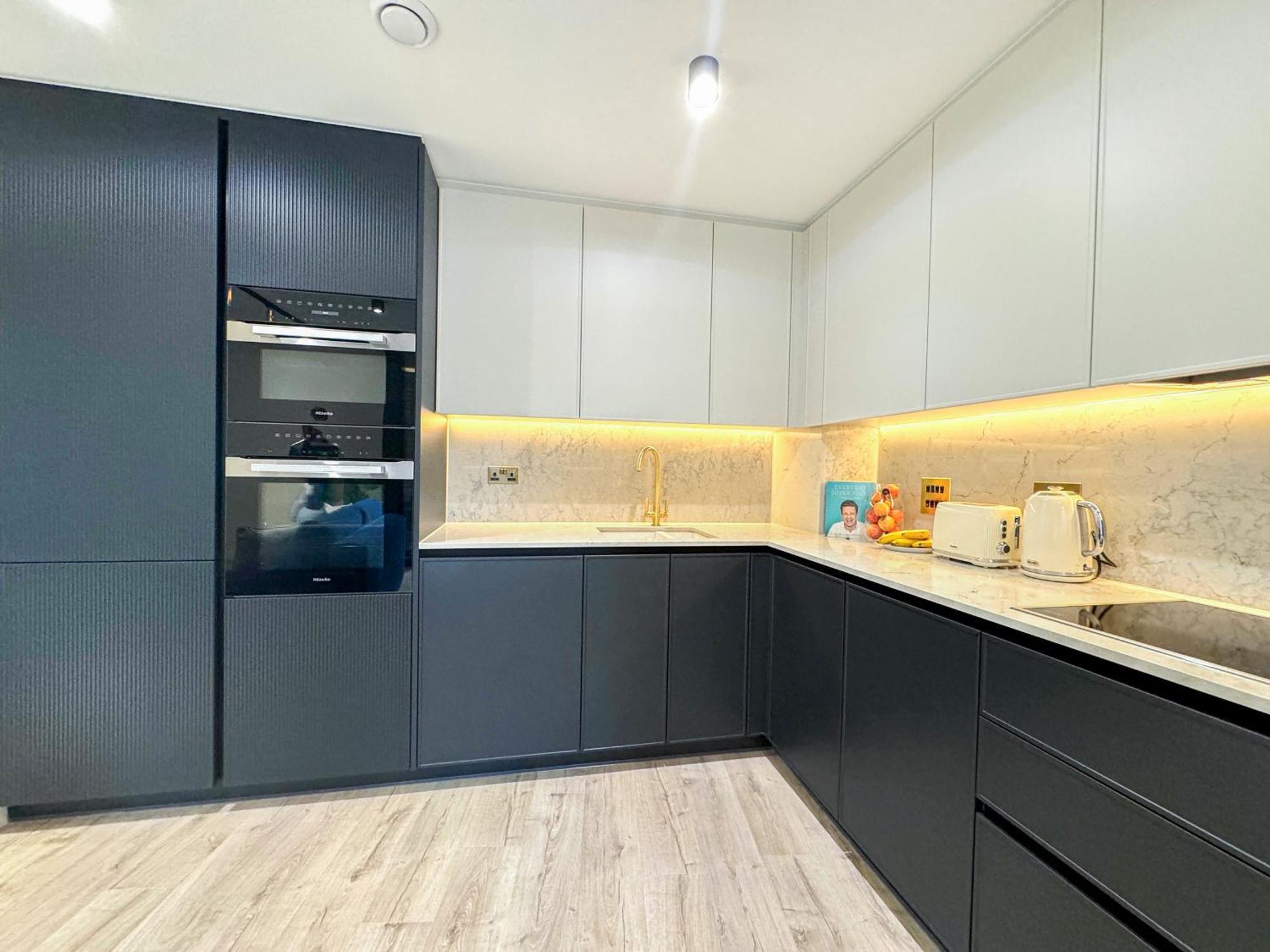 Appartement Lavish 2 Bedroom Flat With Private Balcony In Clerkenwell, Barbican Londen