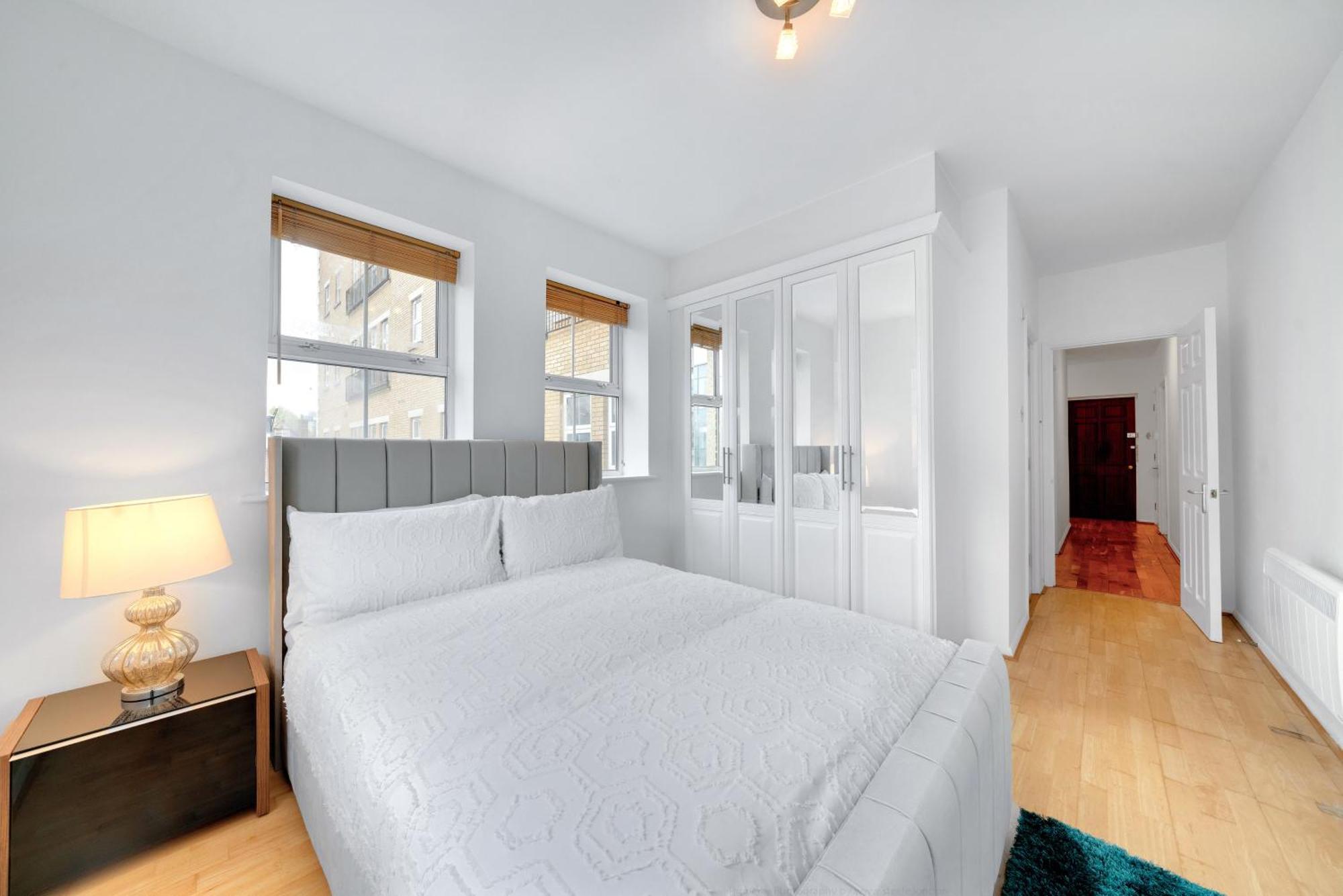 Spacious Two Bedroom Private In Tower Bridge Bridge Apartment