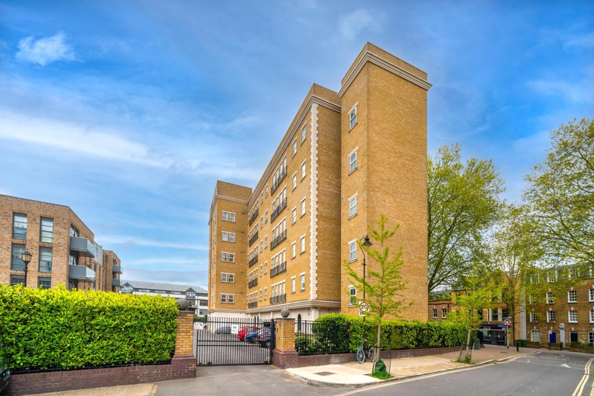 Apartment Spacious Two Bedroom Private In Tower Bridge Bridge