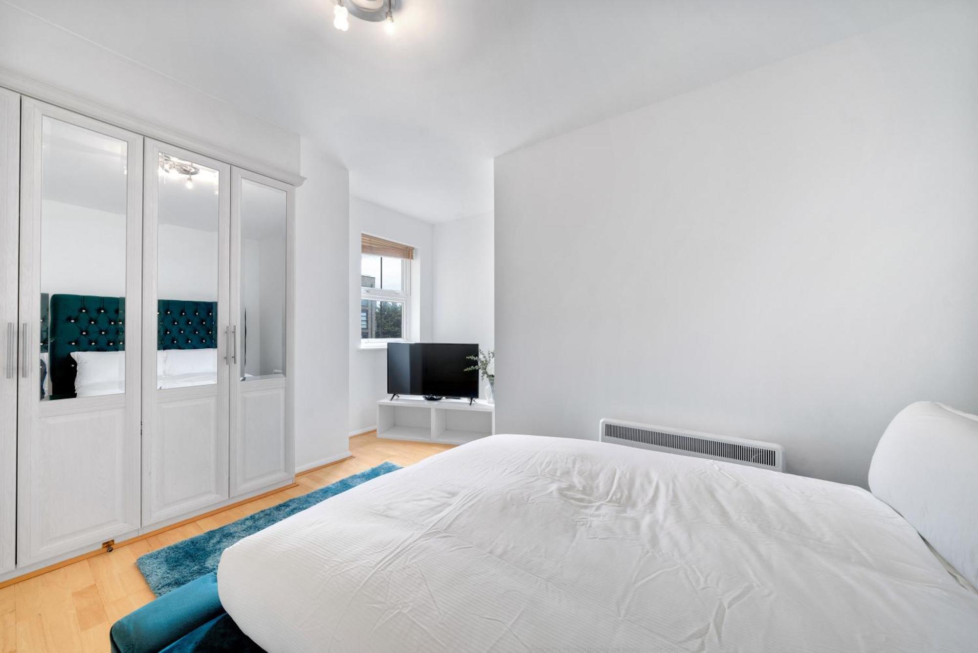 Spacious Two Bedroom Private In Tower Bridge Bridge Apartment *