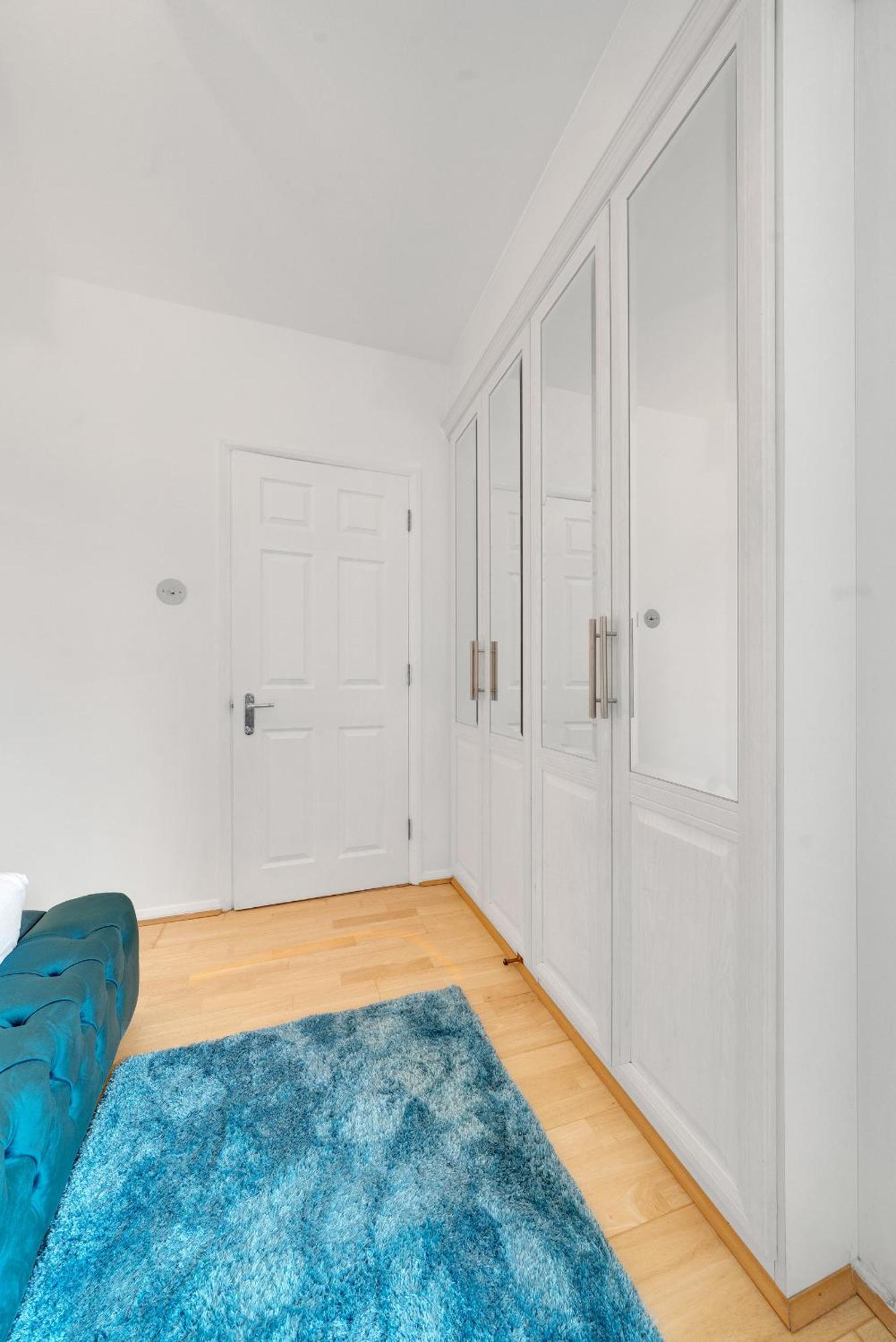 Spacious Two Bedroom Private In Tower Bridge Bridge London