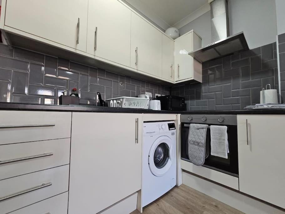 Shepherd's Bush Modern Flat Apartment *