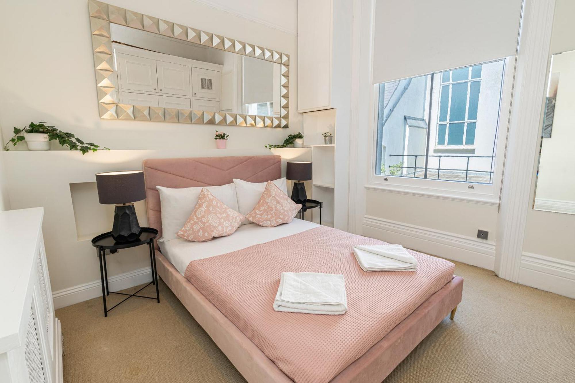 Baker Street Apartment London