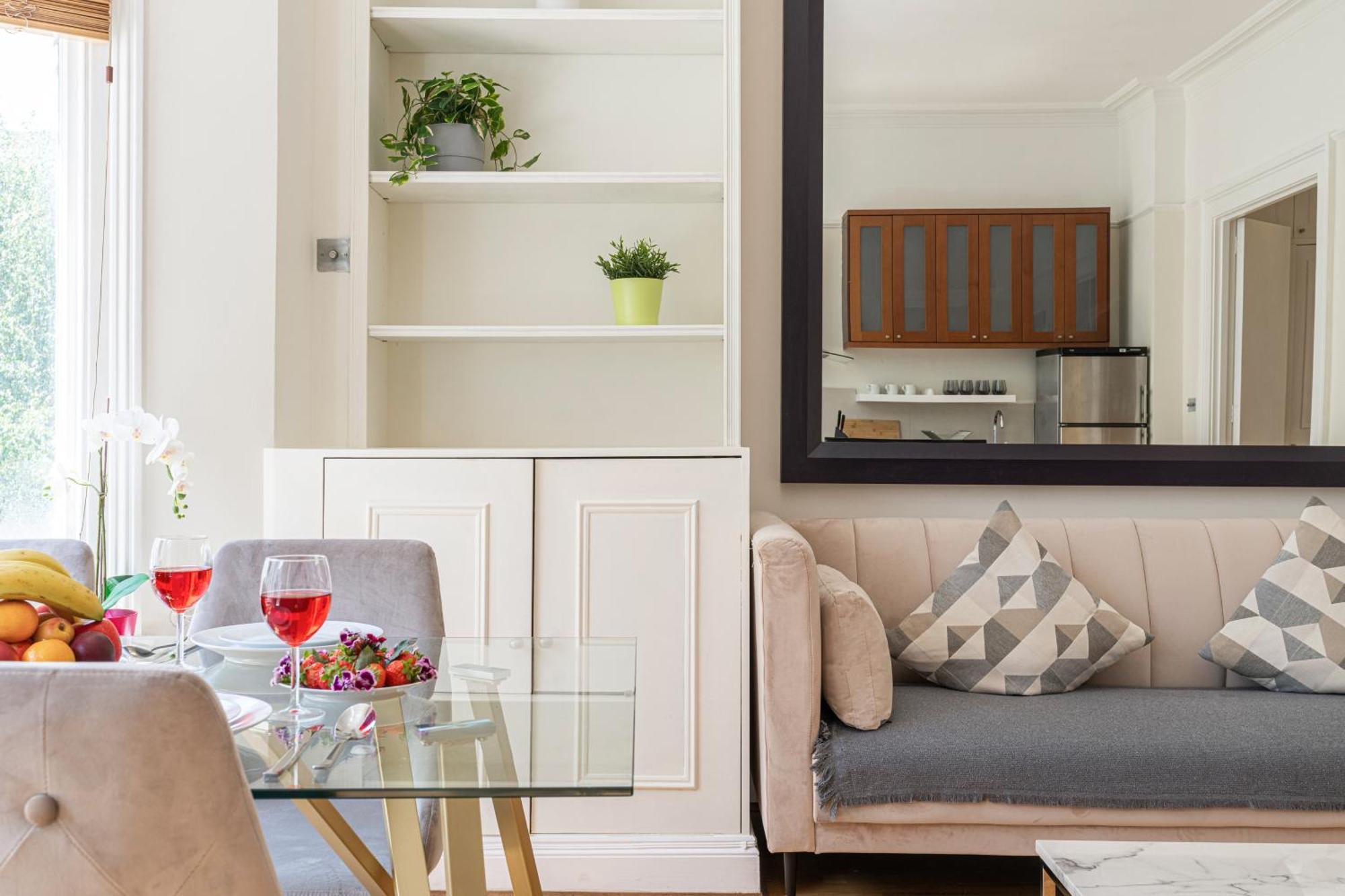 Baker Street Apartment London