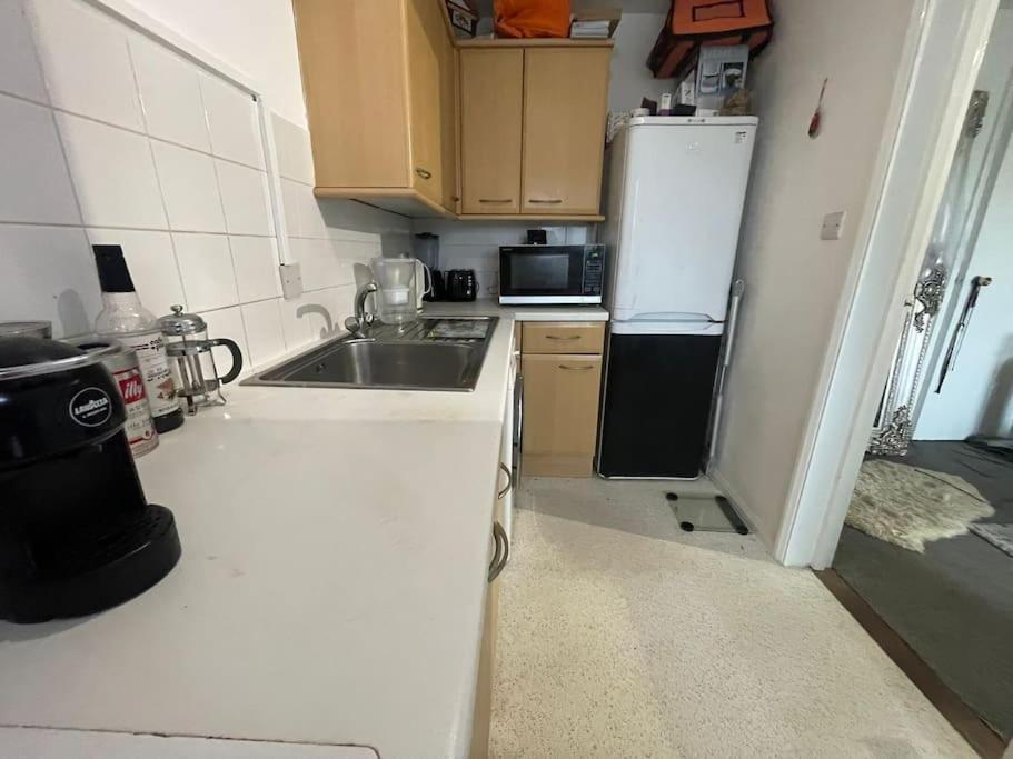 Private Close To Train Station *