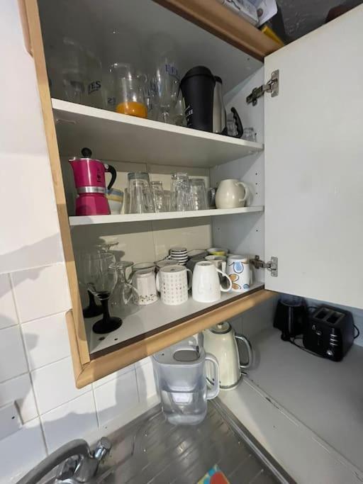 Apartment Private Close To Train Station