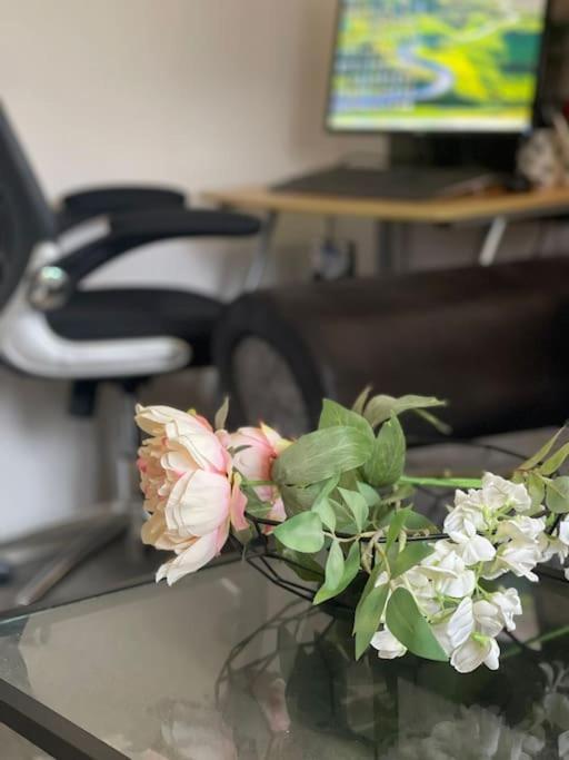 Apartment Private Close To Train Station *