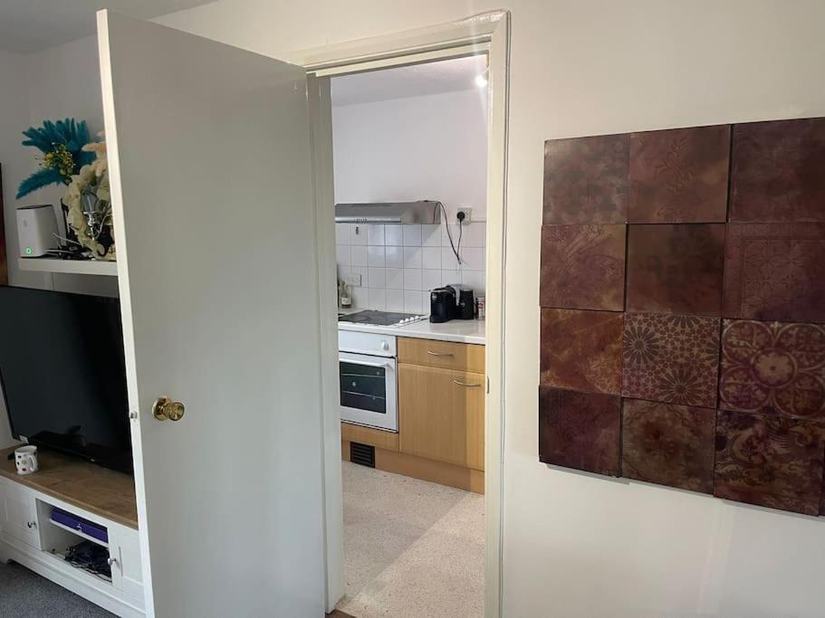 Private Close To Train Station *