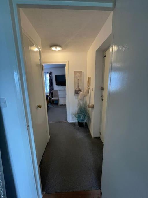 Apartment Private Close To Train Station