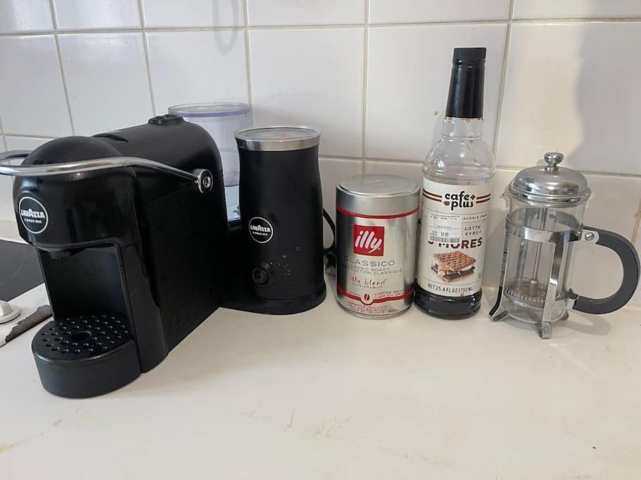 Private Close To Train Station Apartment