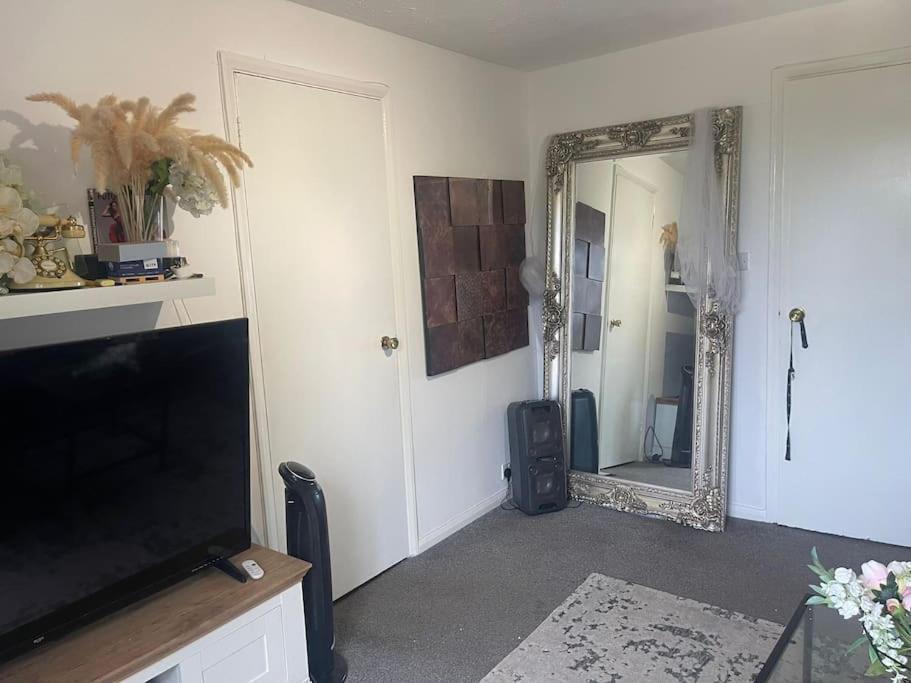 Private Close To Train Station *