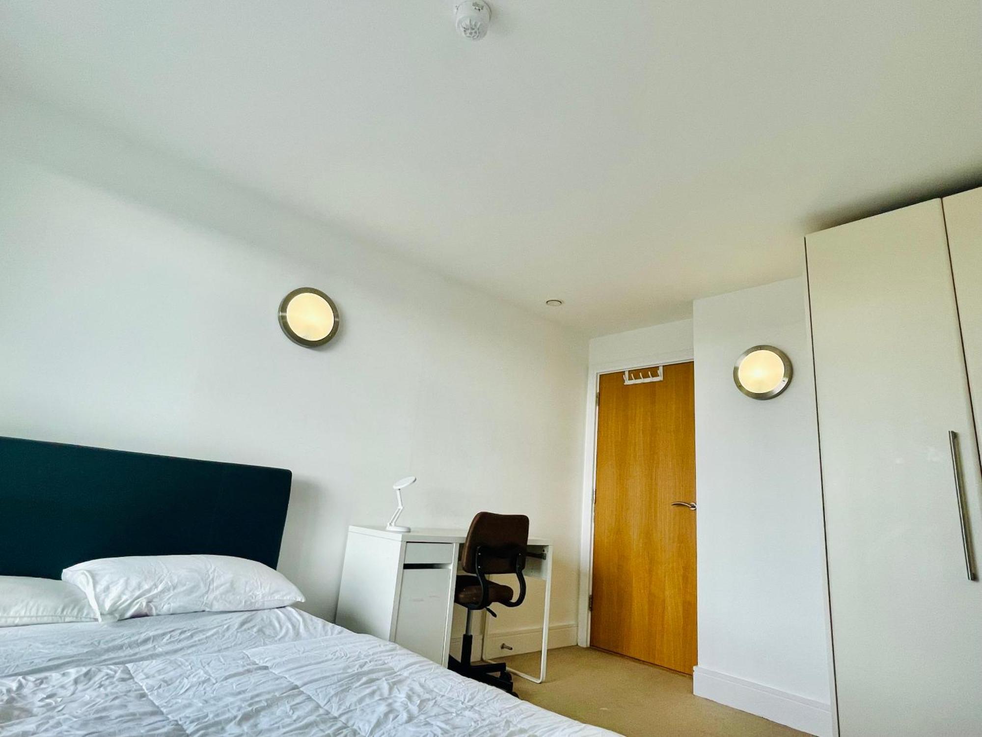 Modern In With Great Views Homestay London