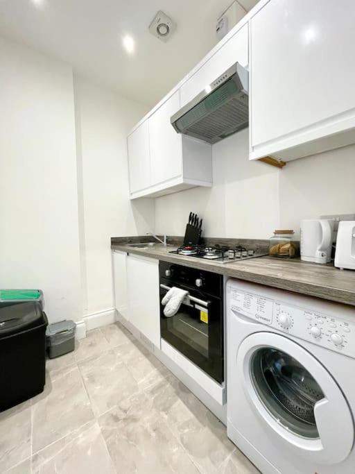 A Ground Floor One Double Bedroom Flat With Garden