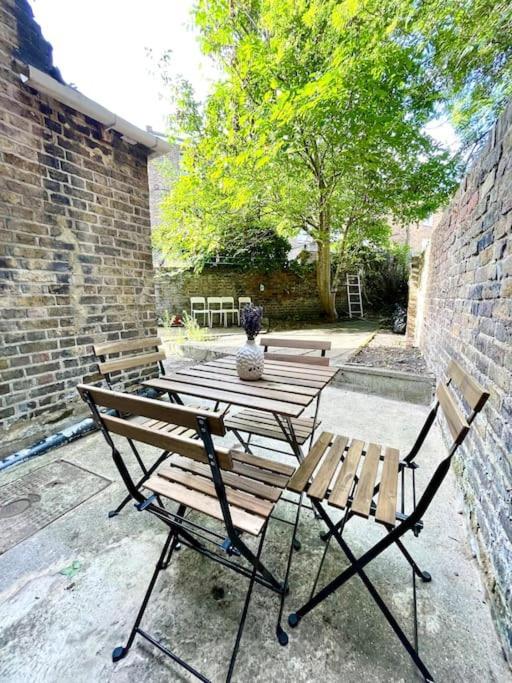 A Ground Floor One Double Bedroom Flat With Garden London