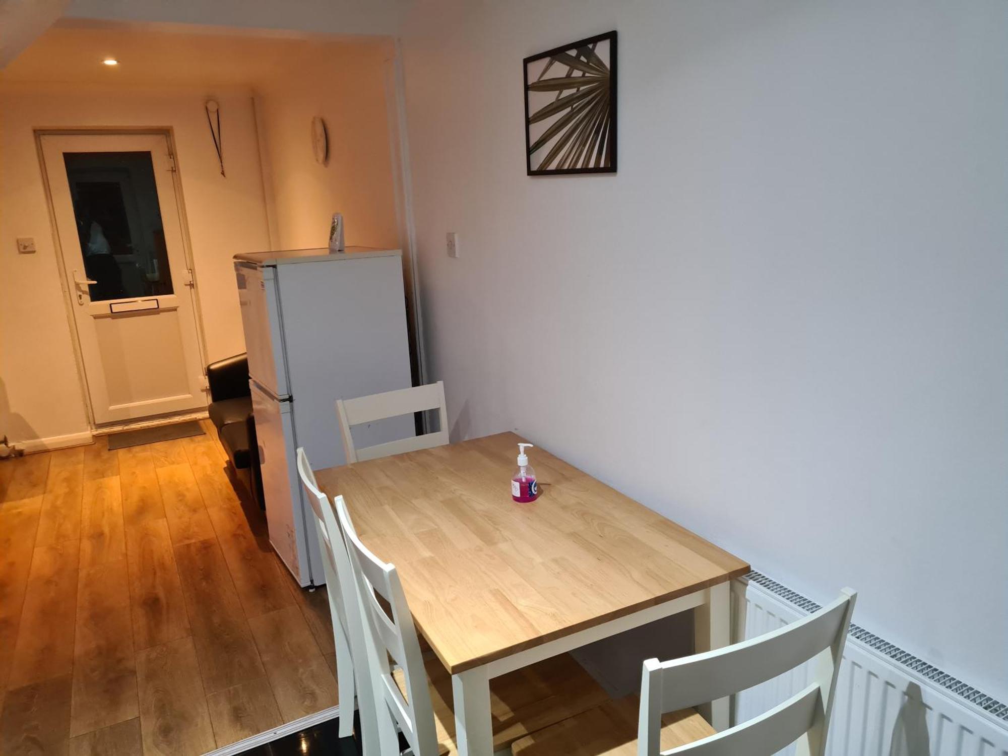4br-2ensuite-10mincentrallondon-sleeps11-parking Londres