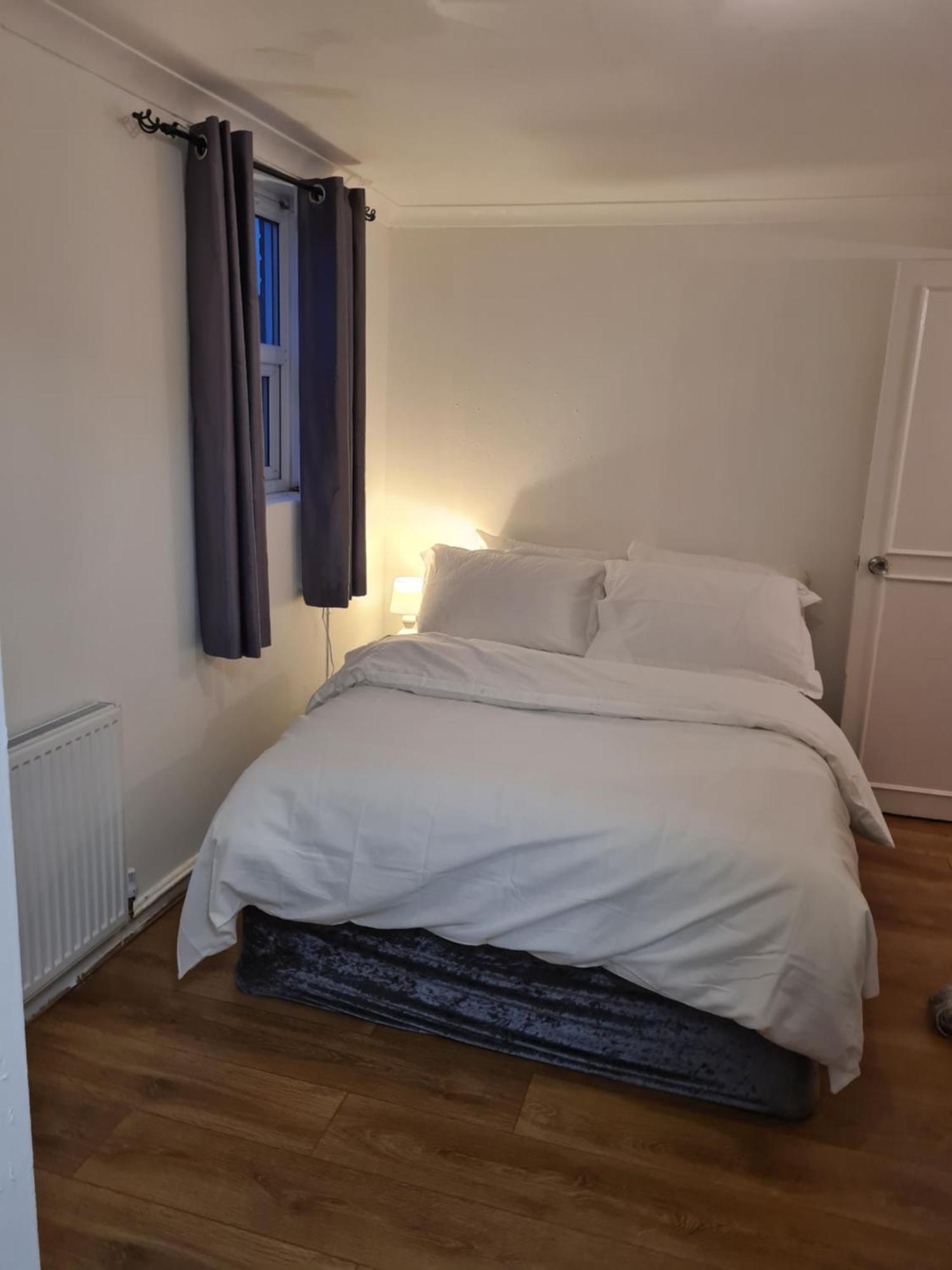 4br-2ensuite-10mincentrallondon-sleeps11-parking Сasa de vacaciones *