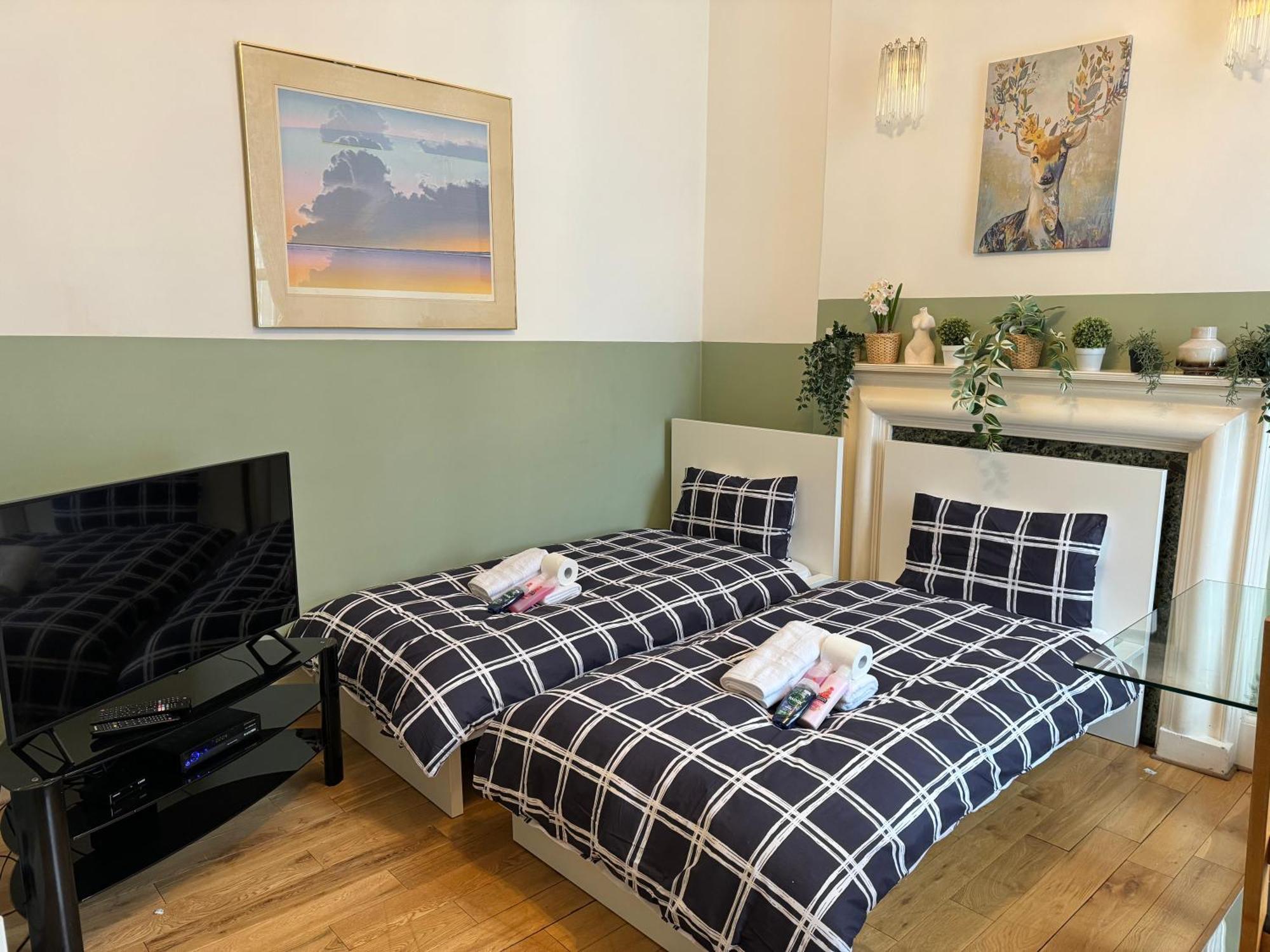 And Affordable Flat For 6 People In Zone 1 - Baker Street - With Breakfast Included * Londen