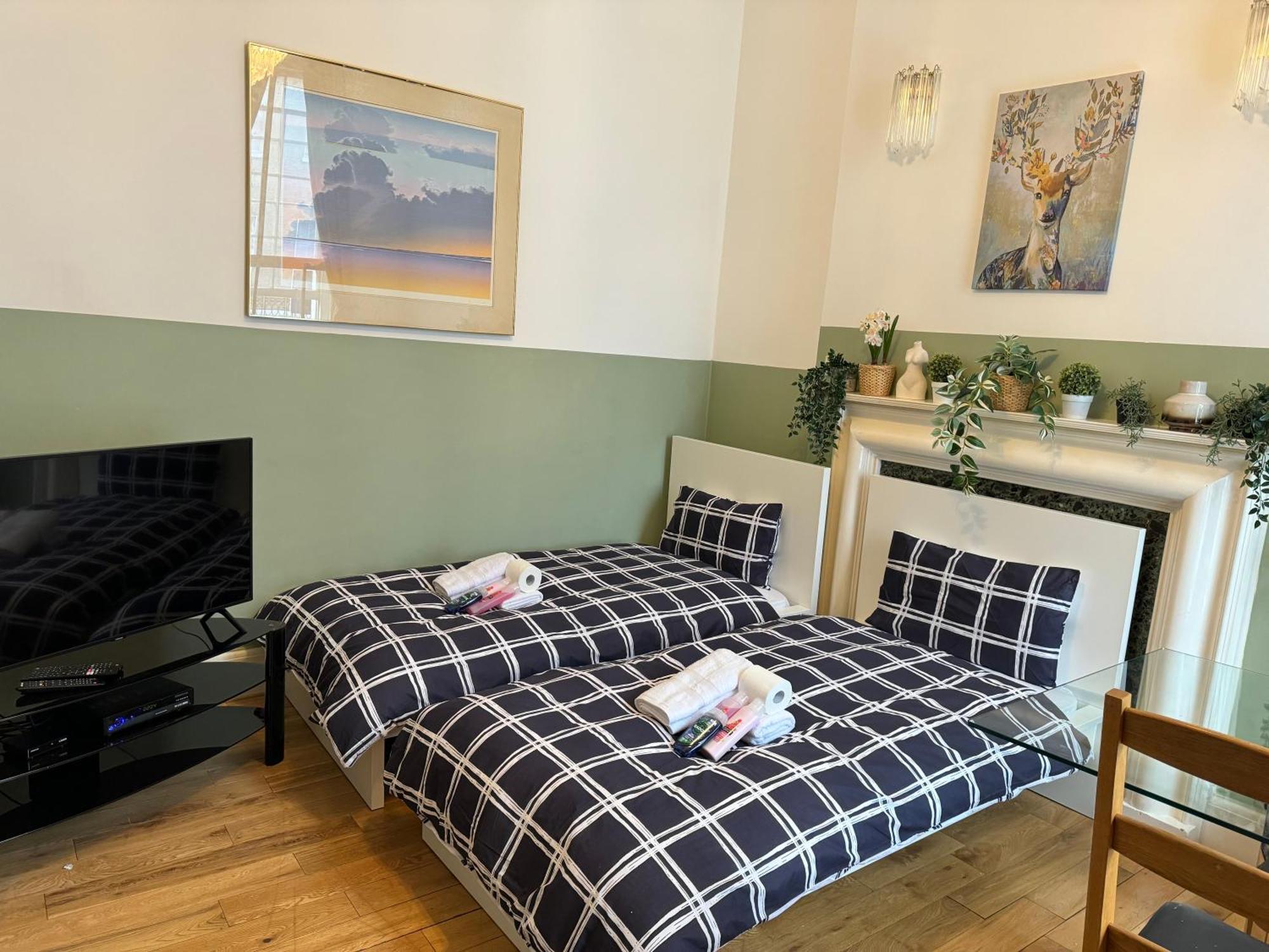 And Affordable Flat For 6 People In Zone 1 - Baker Street - With Breakfast Included Apartamento Londres