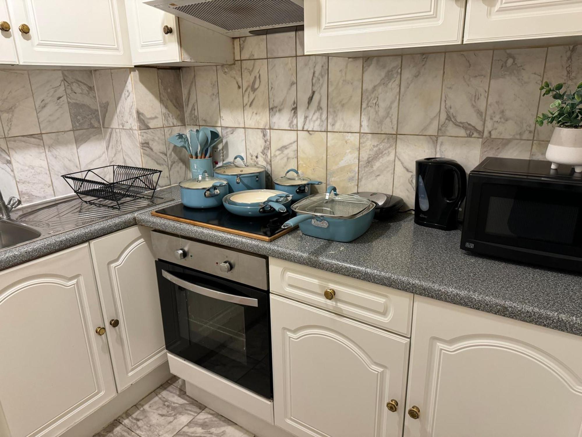 And Affordable Flat For 6 People In Zone 1 - Baker Street - With Breakfast Included Londen