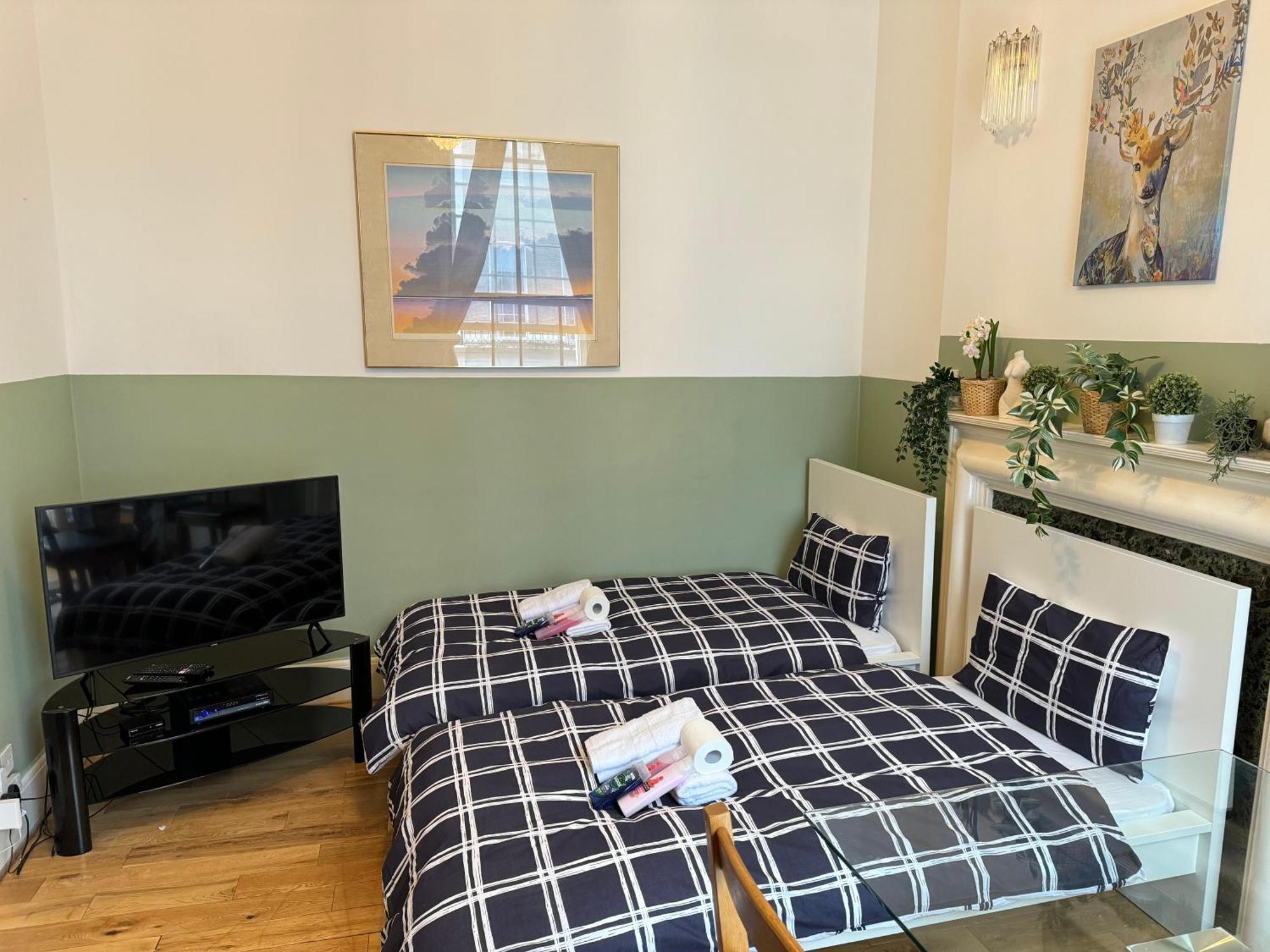 And Affordable Flat For 6 People In Zone 1 - Baker Street - With Breakfast Included Apartamento Londres