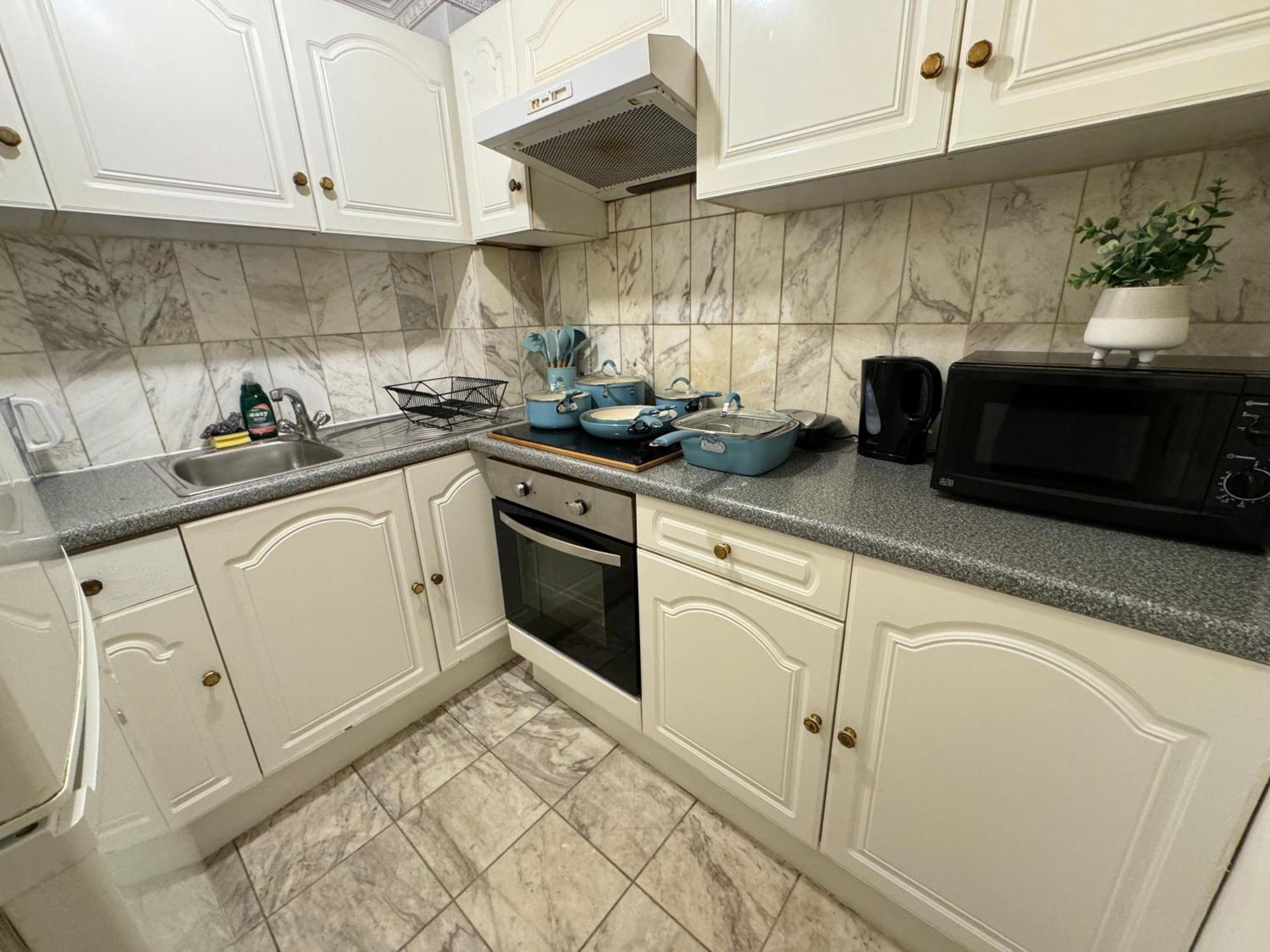 And Affordable Flat For 6 People In Zone 1 - Baker Street - With Breakfast Included Apartamento Londres