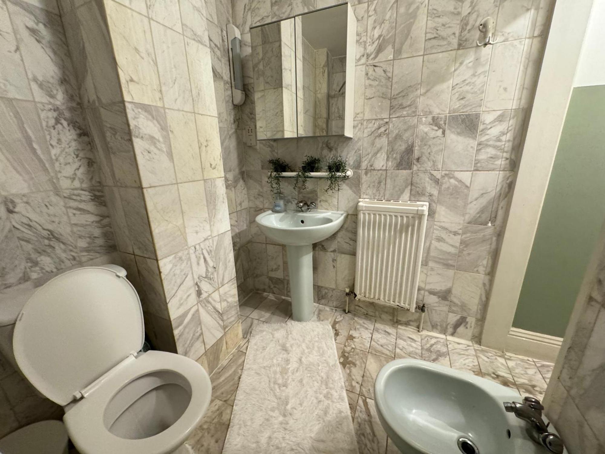 And Affordable Flat For 6 People In Zone 1 - Baker Street - With Breakfast Included Londen