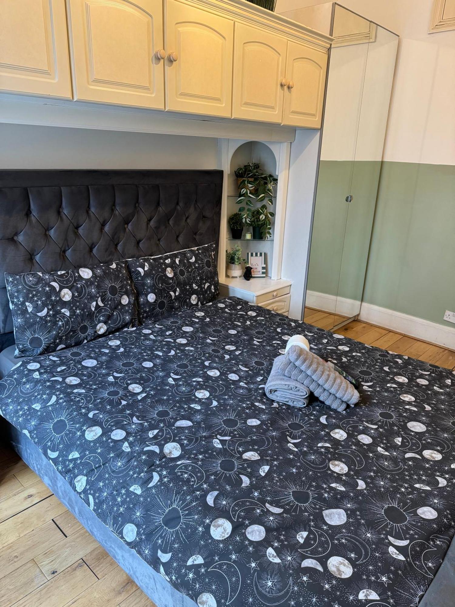 And Affordable Flat For 6 People In Zone 1 - Baker Street - With Breakfast Included * Londen
