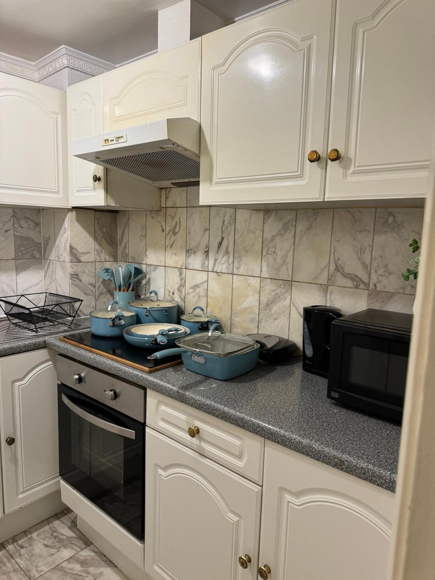 And Affordable Flat For 6 People In Zone 1 - Baker Street - With Breakfast Included Apartamento Londres