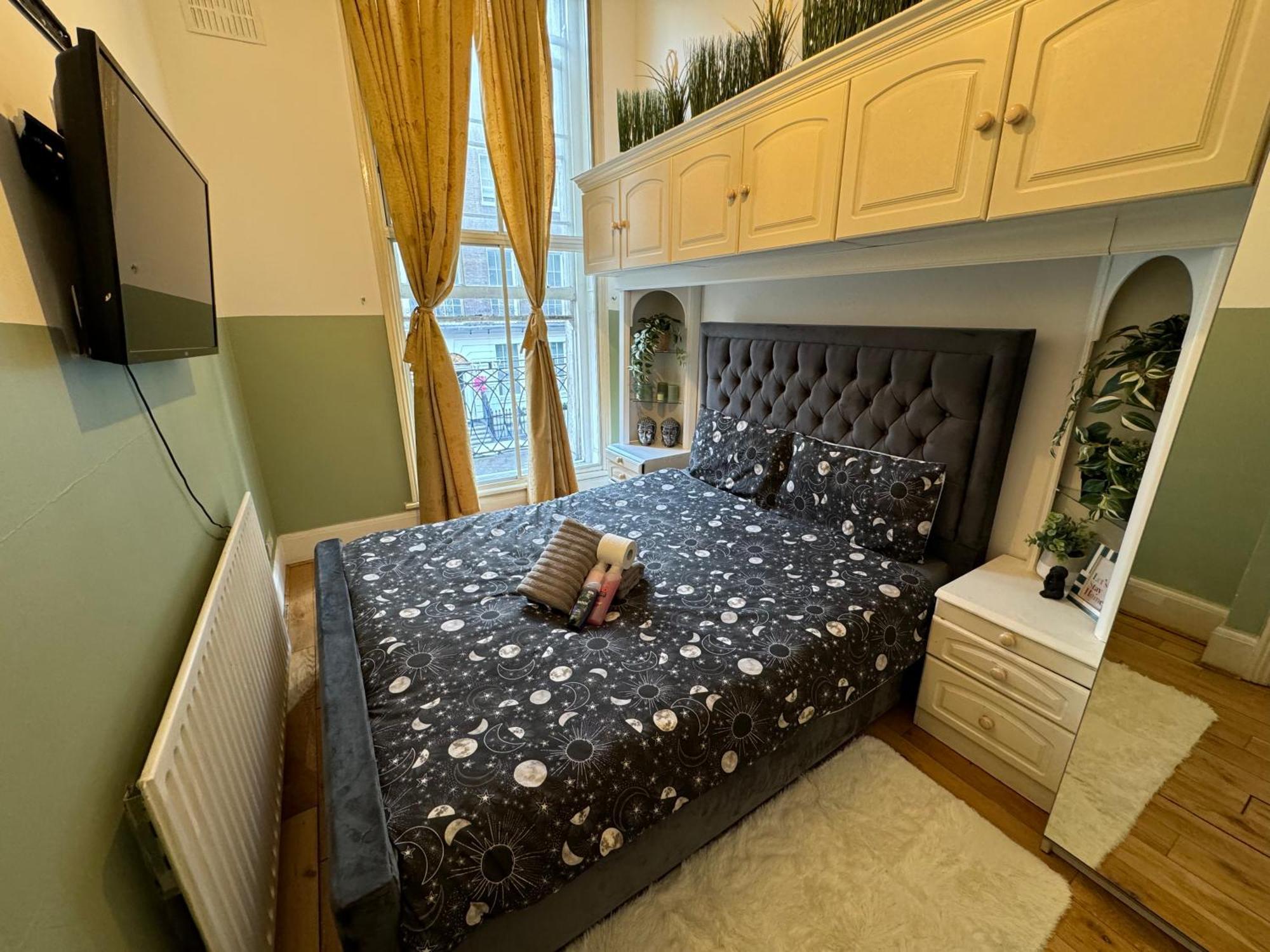 And Affordable Flat For 6 People In Zone 1 - Baker Street - With Breakfast Included Apartamento Londres
